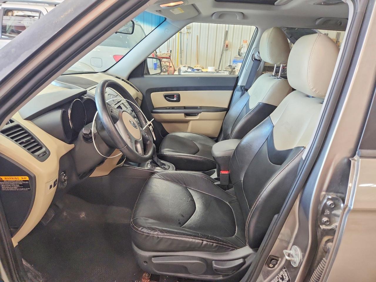 2011 Kia Soul Gray vin: KNDJT2A27B7212735
