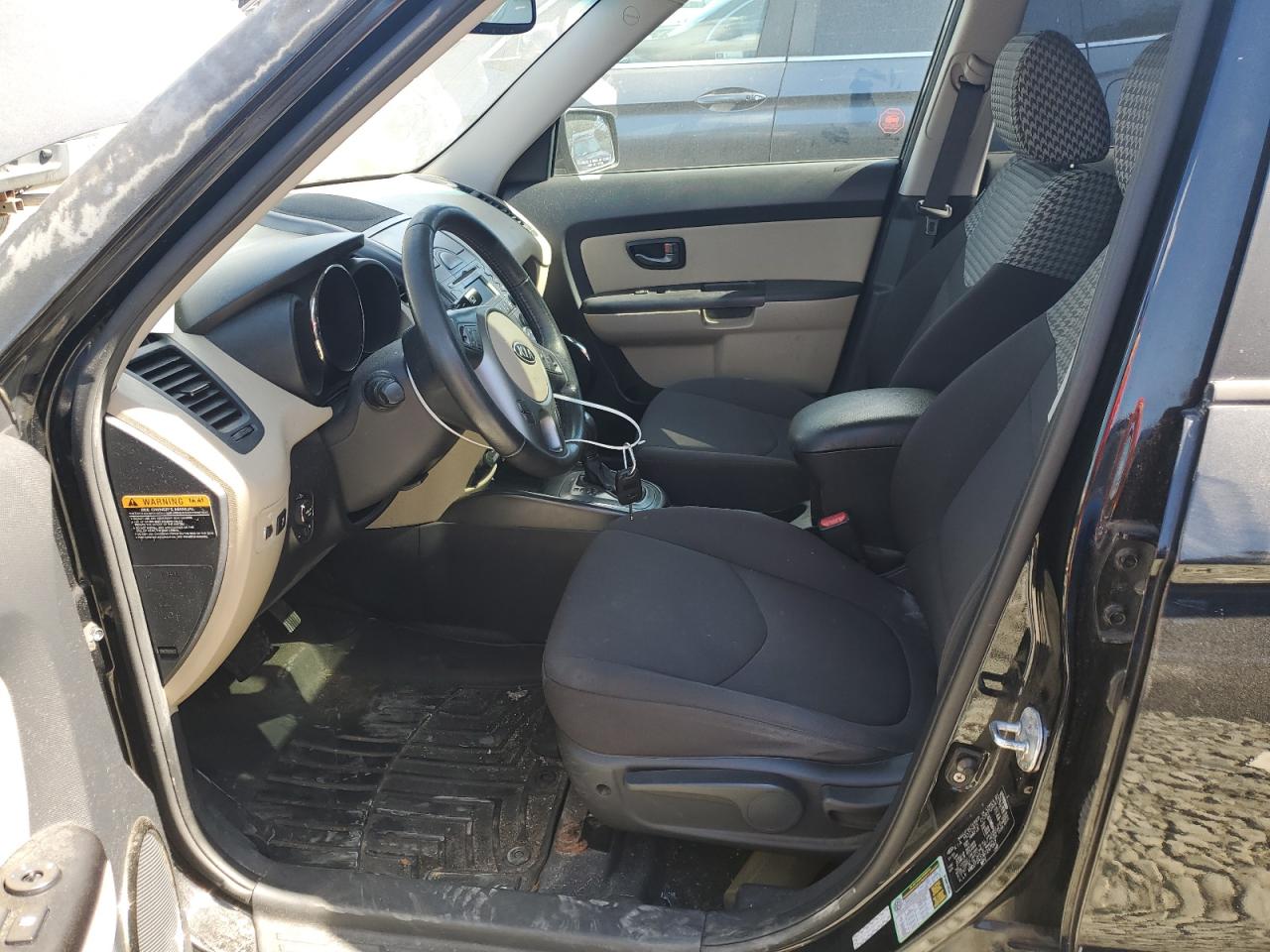 2011 Kia Soul + Black vin: KNDJT2A27B7247047