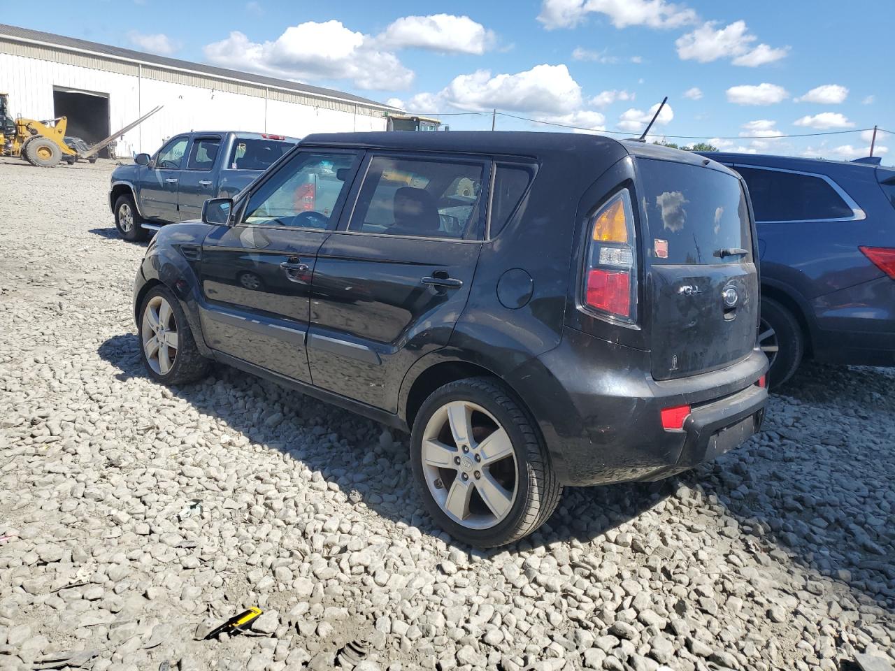 2011 Kia Soul + Black vin: KNDJT2A27B7247047