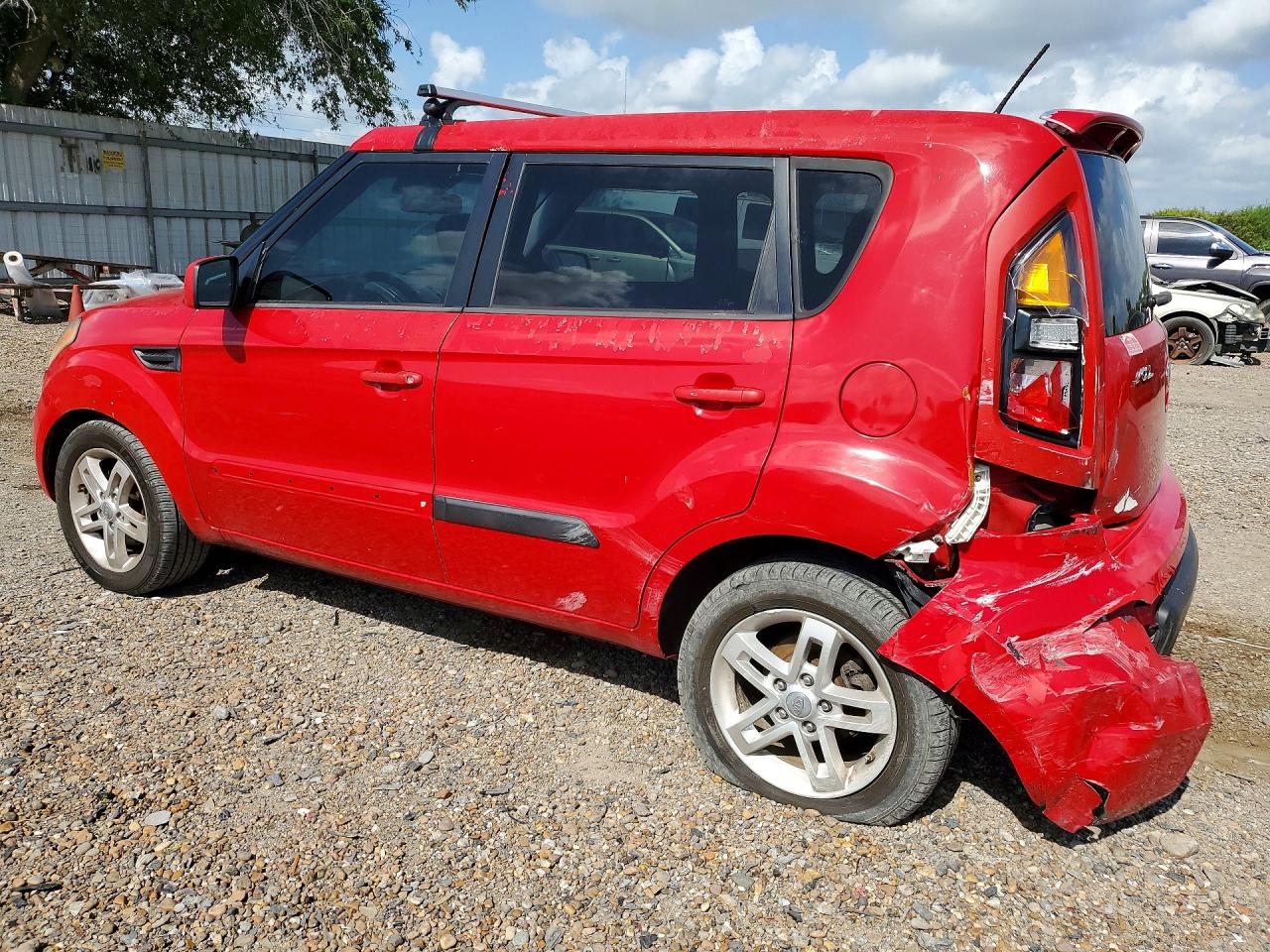 2011 Kia Soul + Красный vin: KNDJT2A27B7259330