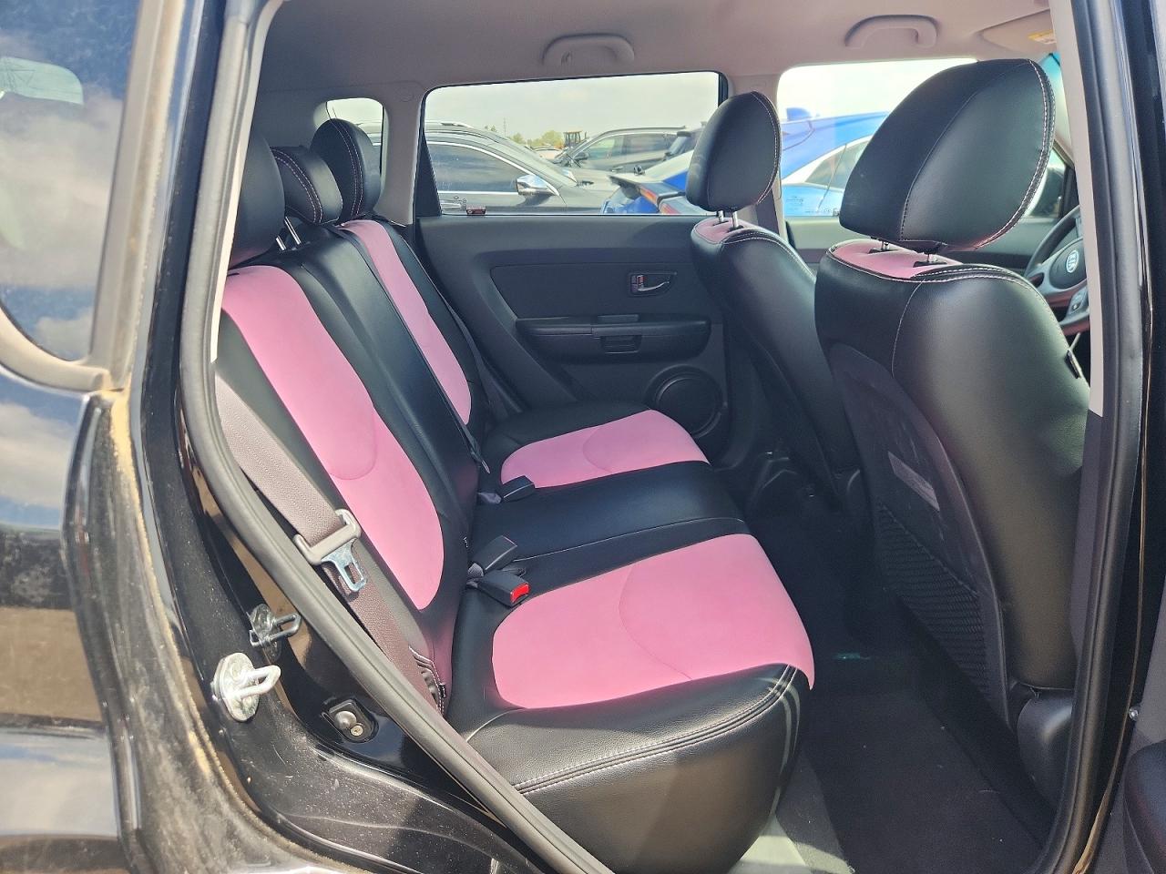 2011 Kia Soul + Black vin: KNDJT2A27B7283255