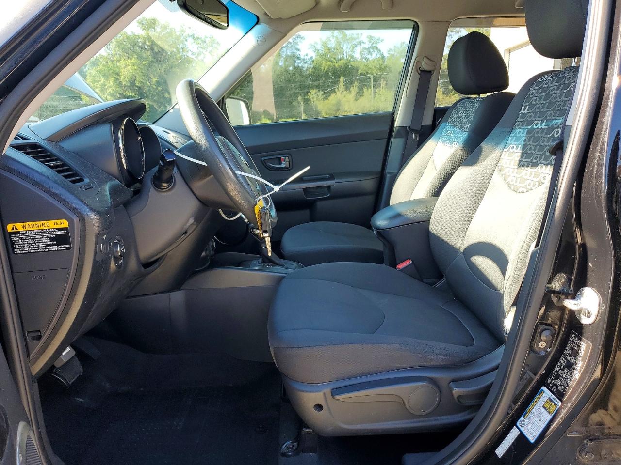 2011 Kia Soul + Black vin: KNDJT2A27B7287015