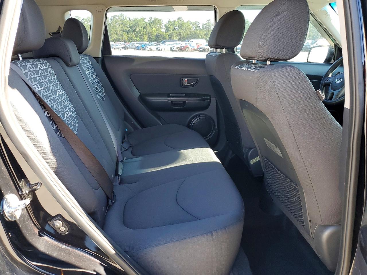 2011 Kia Soul + Black vin: KNDJT2A27B7287015