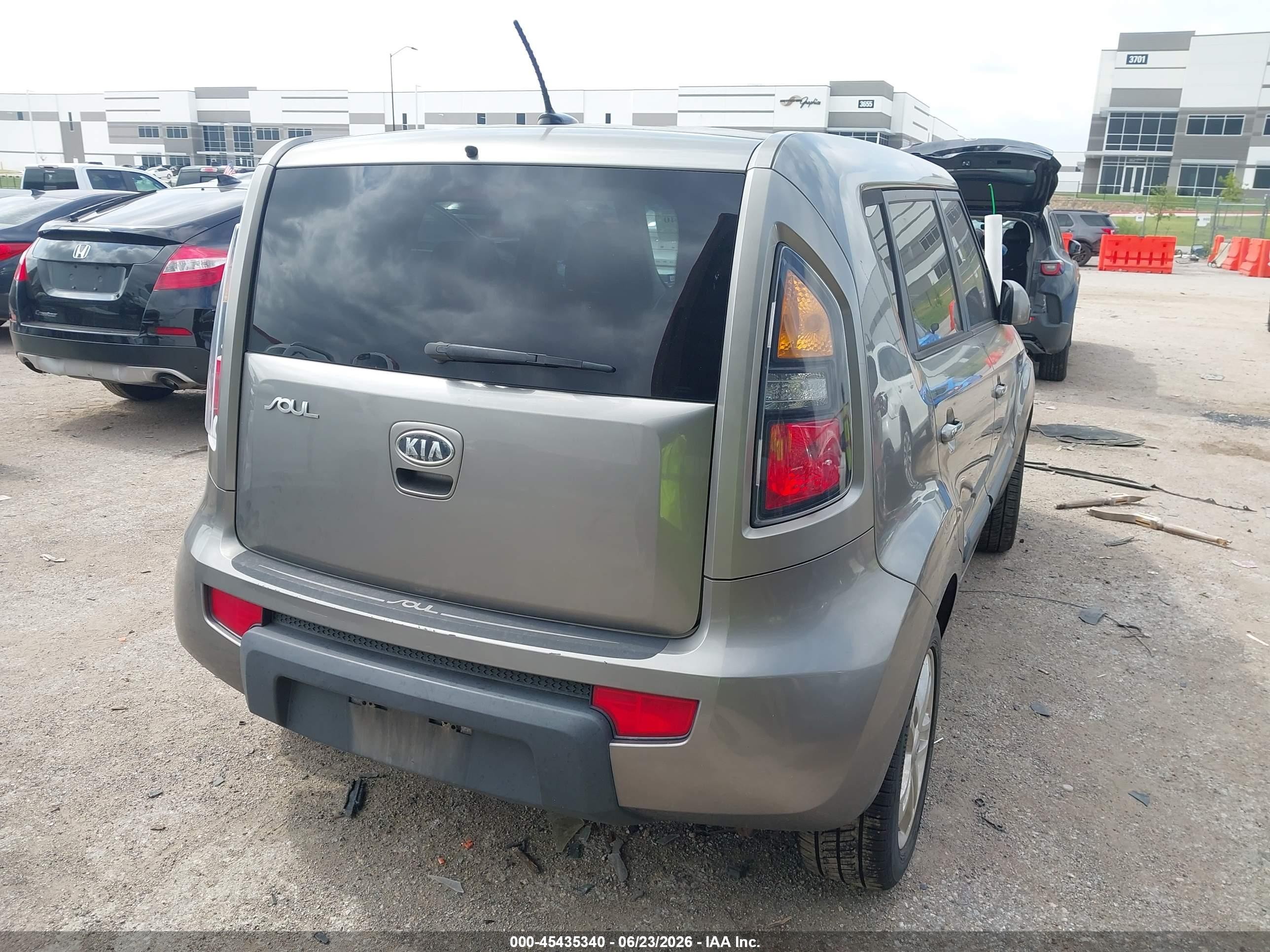 2011 Kia Soul + Gray vin: KNDJT2A27B7297477