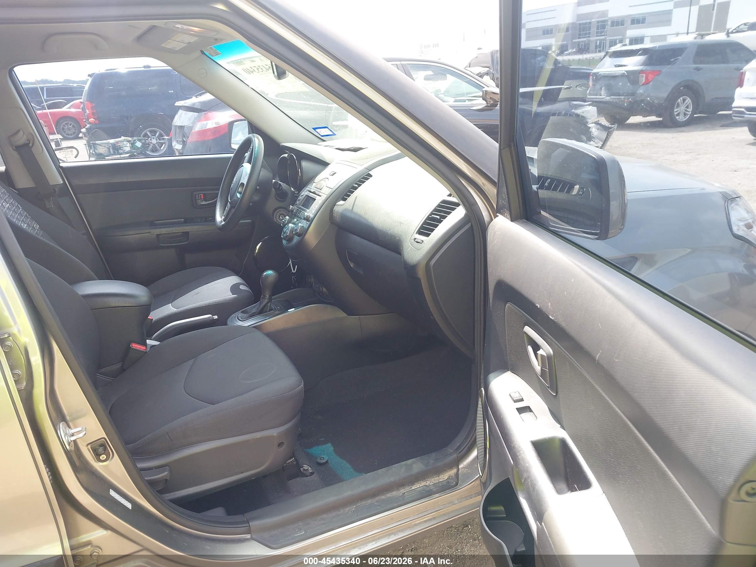 2011 Kia Soul + Gray vin: KNDJT2A27B7297477