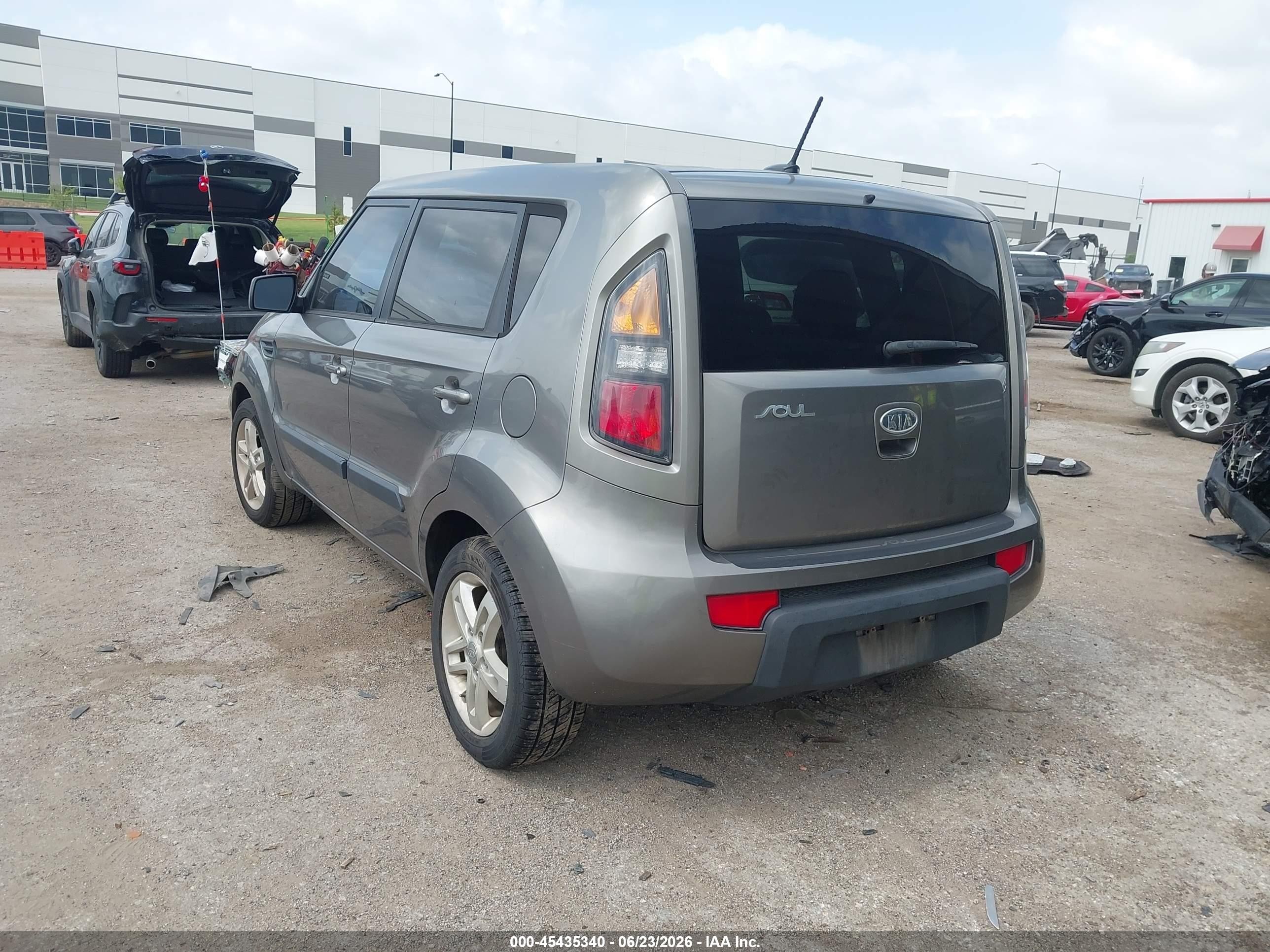 2011 Kia Soul + Gray vin: KNDJT2A27B7297477