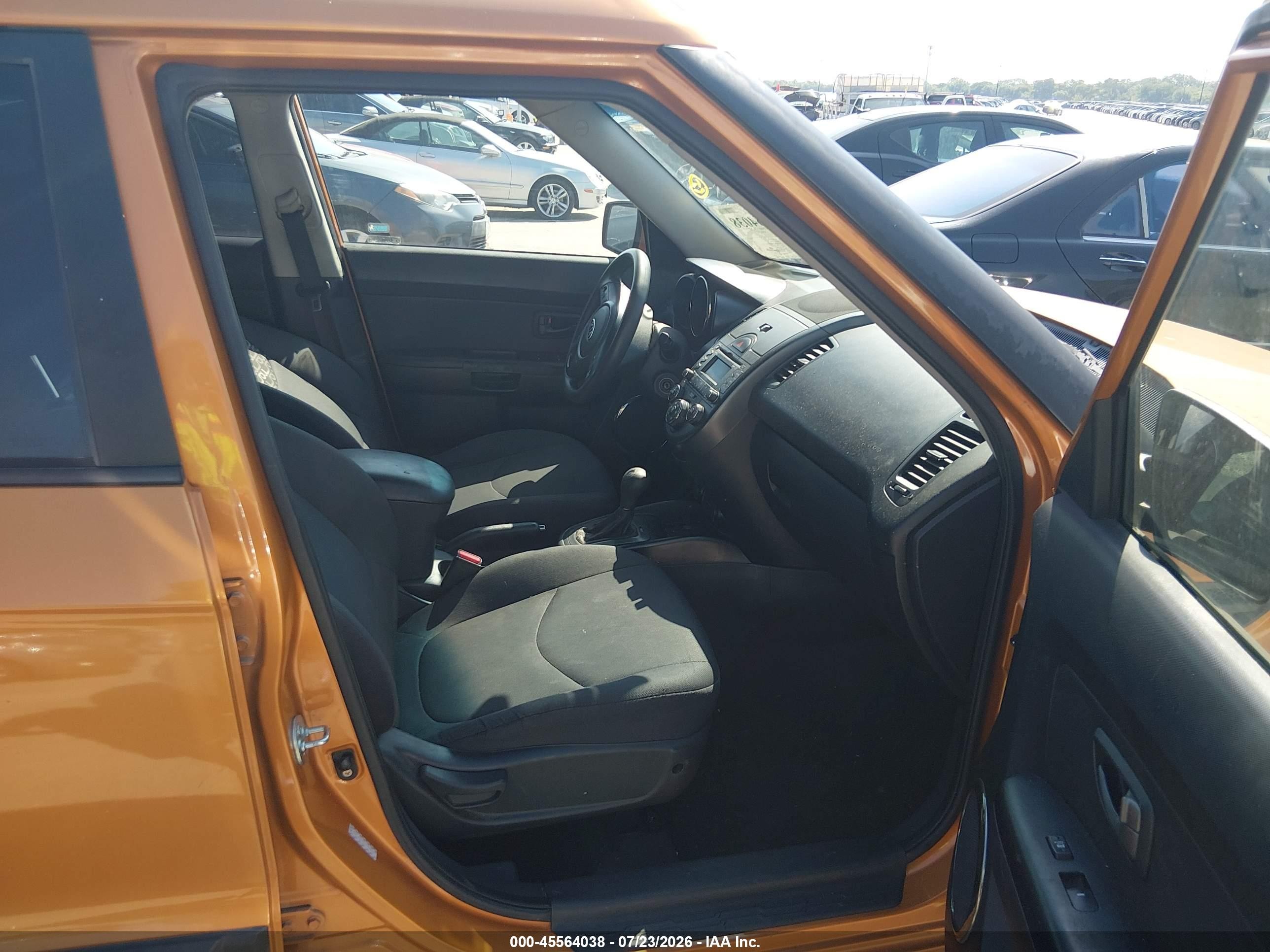 2011 Kia Soul + Orange vin: KNDJT2A27B7303049