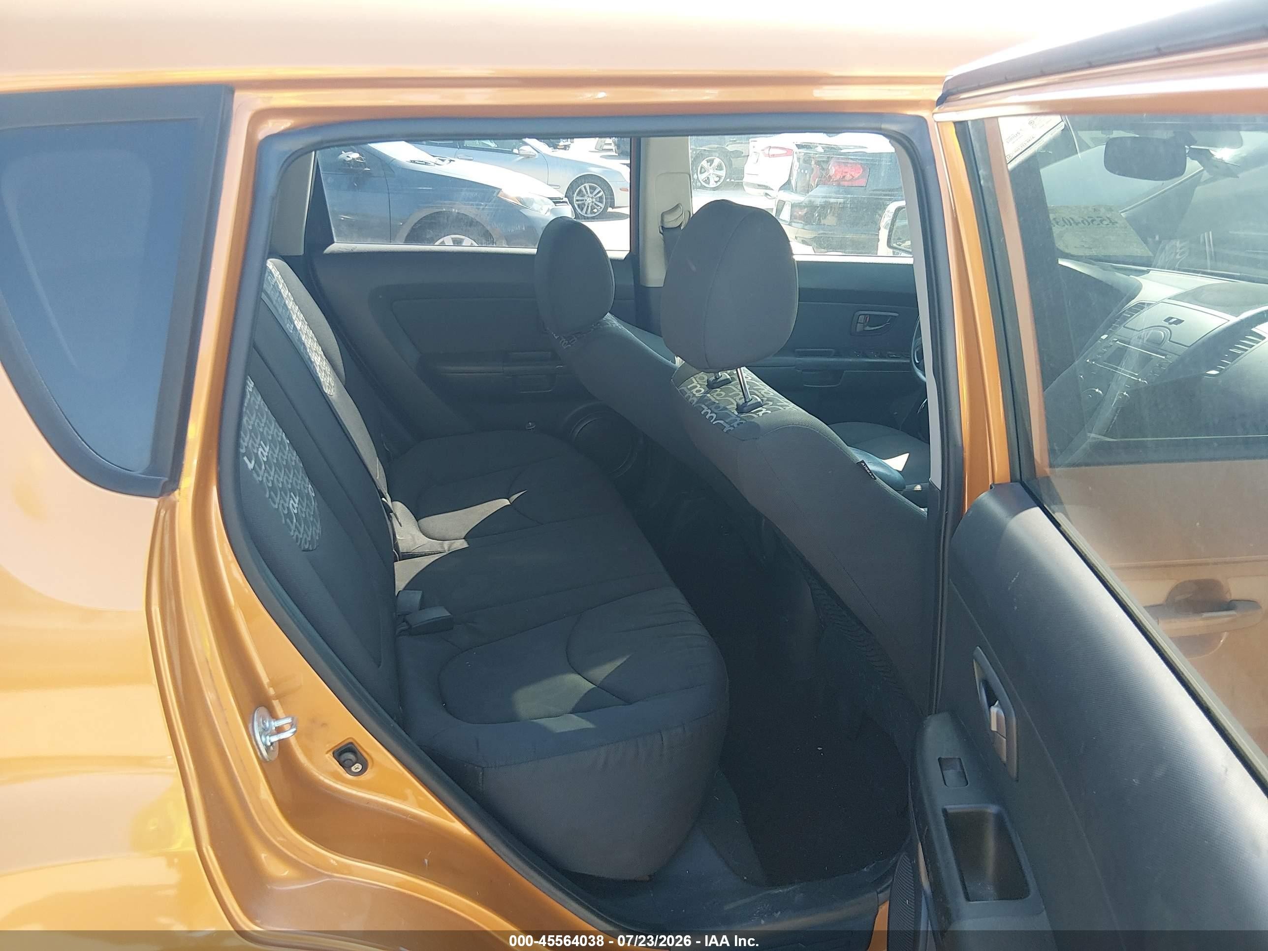 2011 Kia Soul + Orange vin: KNDJT2A27B7303049