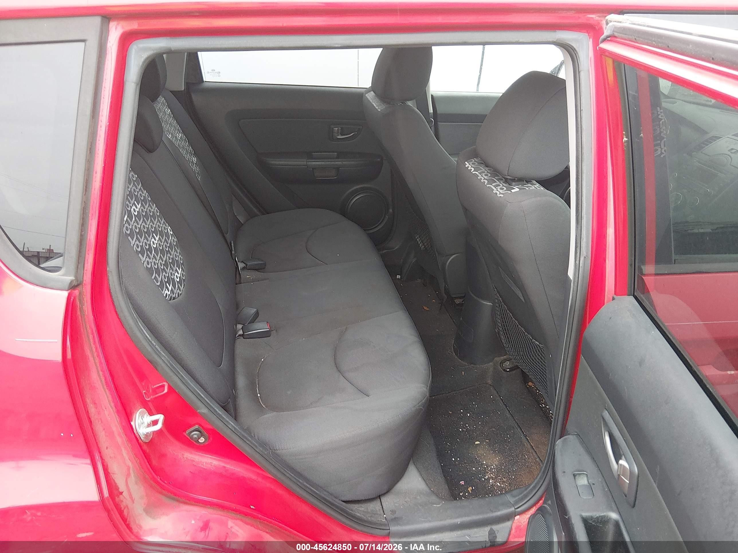 2011 Kia Soul + Red vin: KNDJT2A27B7305884