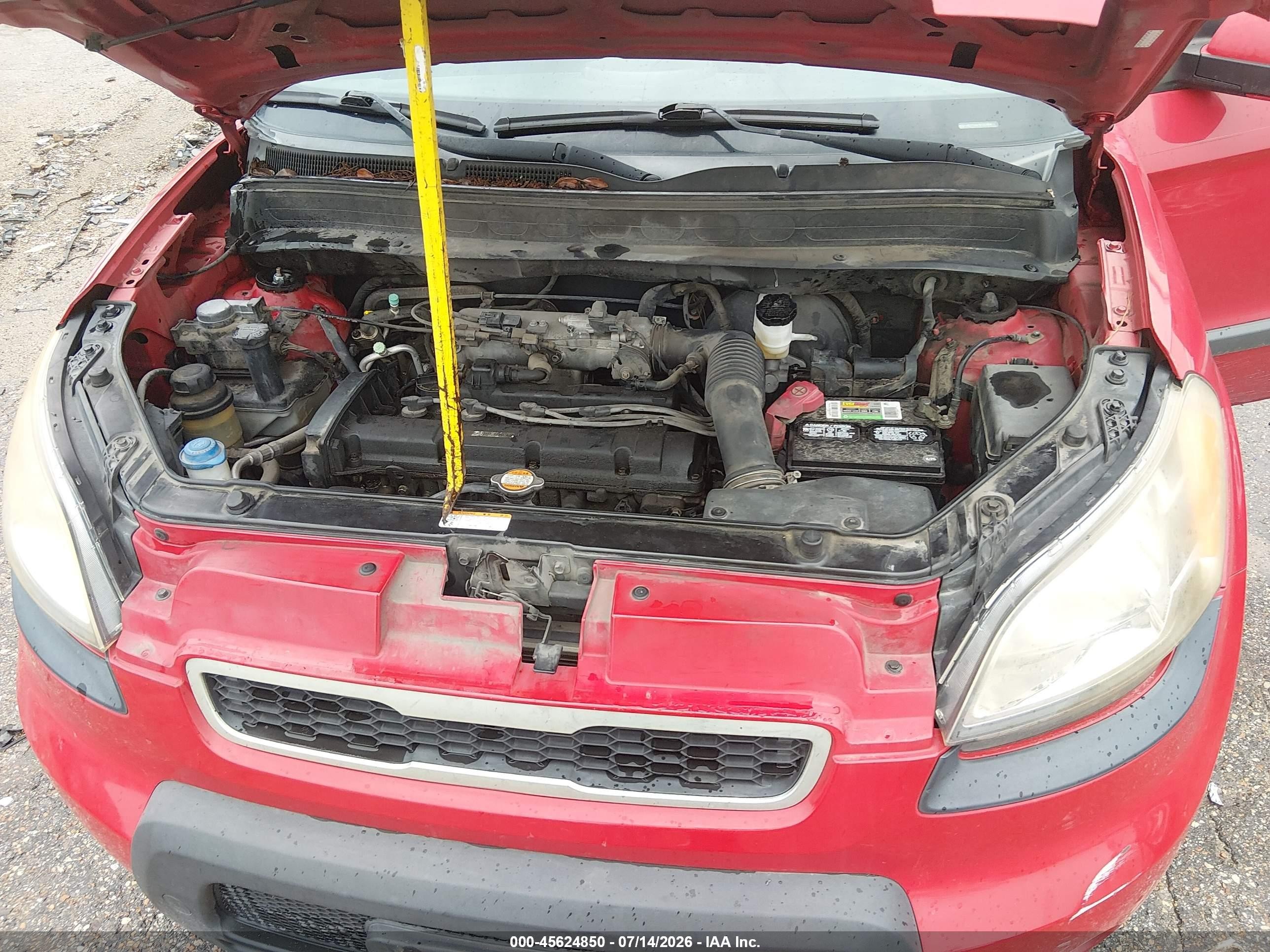 2011 Kia Soul + Red vin: KNDJT2A27B7305884
