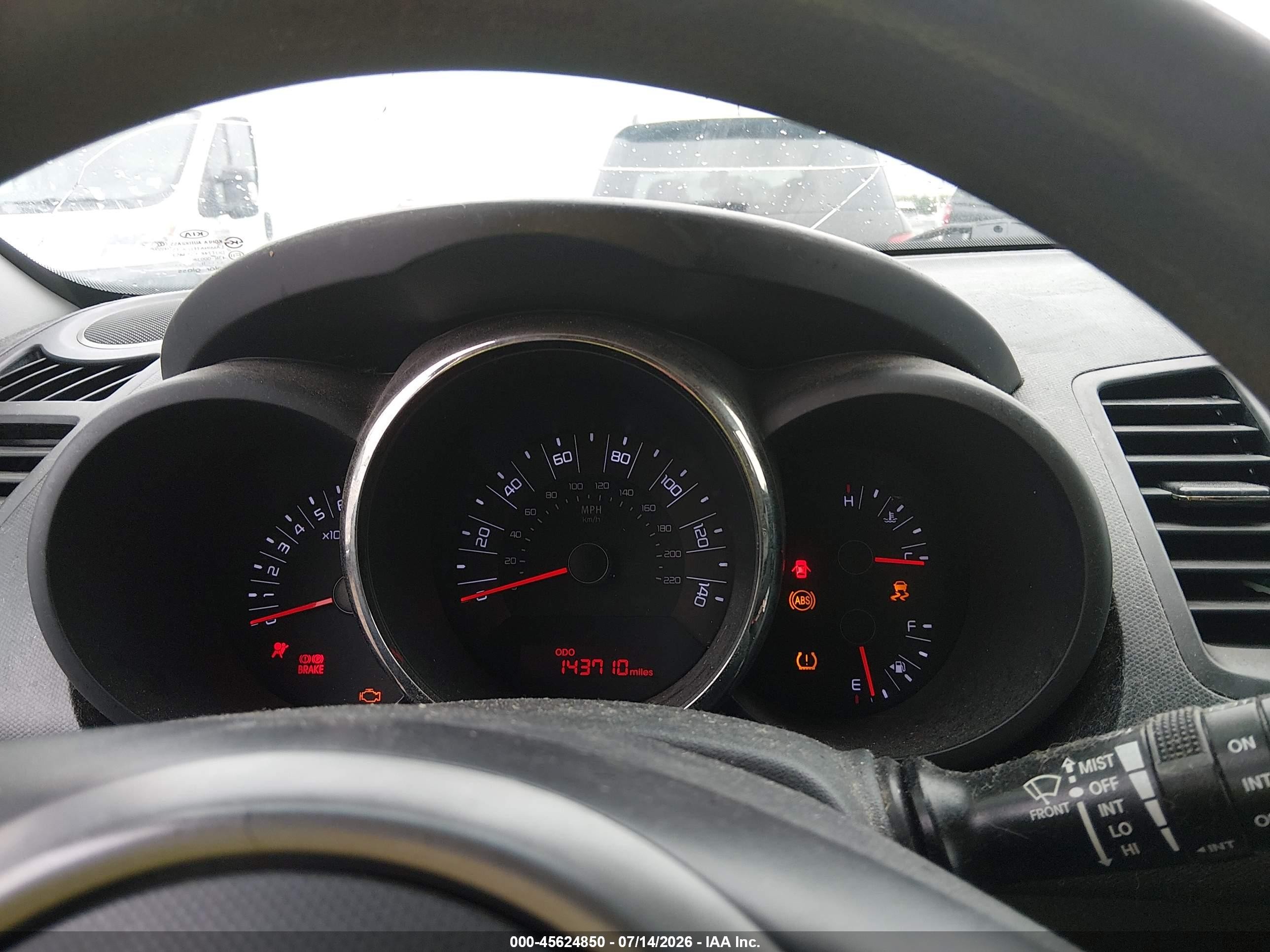 2011 Kia Soul + Red vin: KNDJT2A27B7305884
