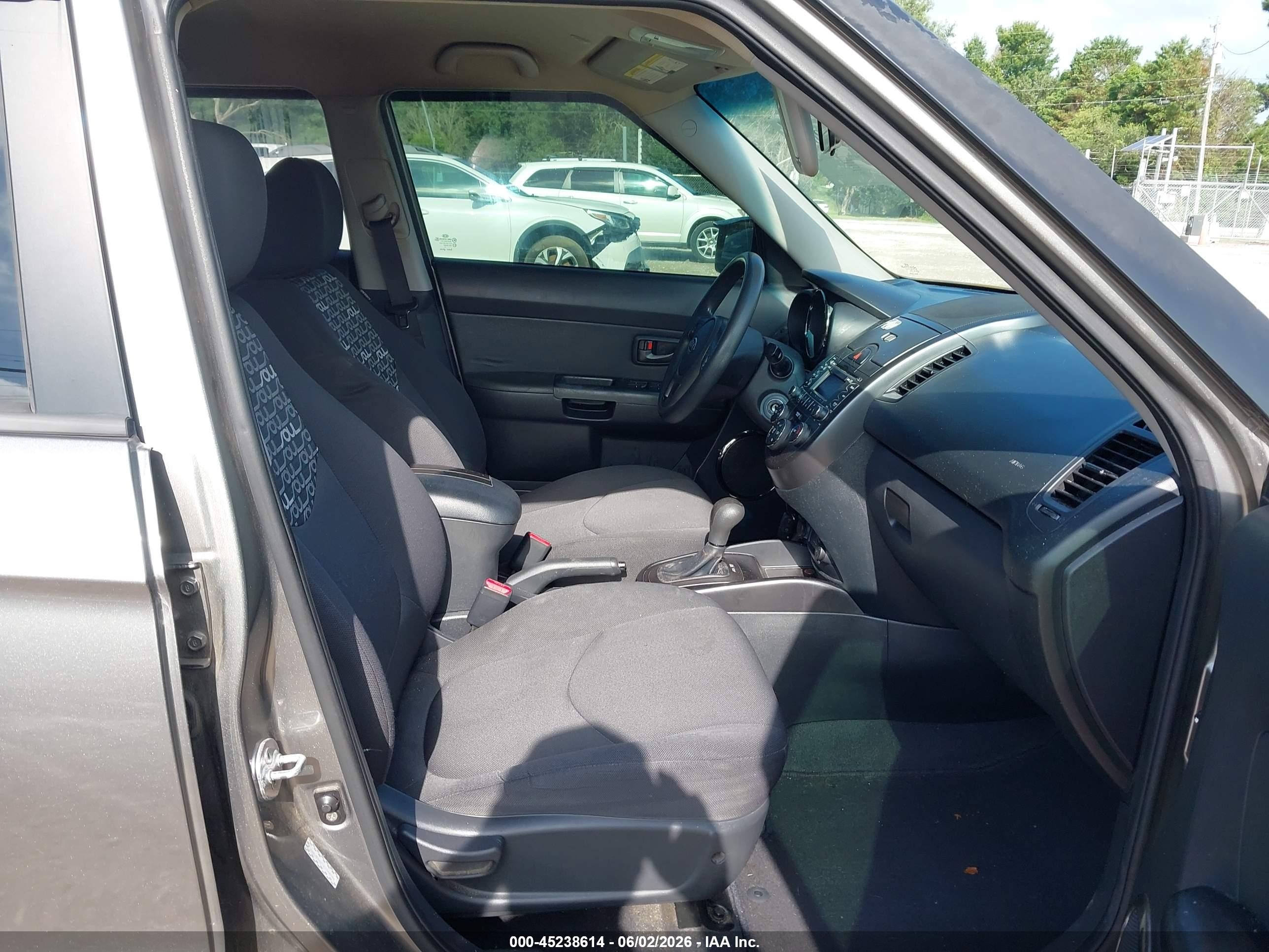 2011 Kia Soul + Gray vin: KNDJT2A27B7340540