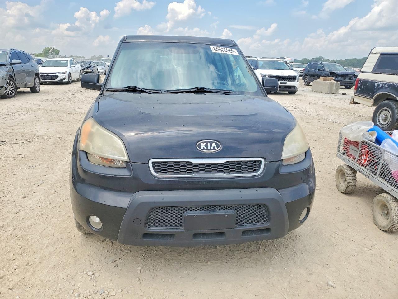 2011 Kia Soul ! Black vin: KNDJT2A27B7709722