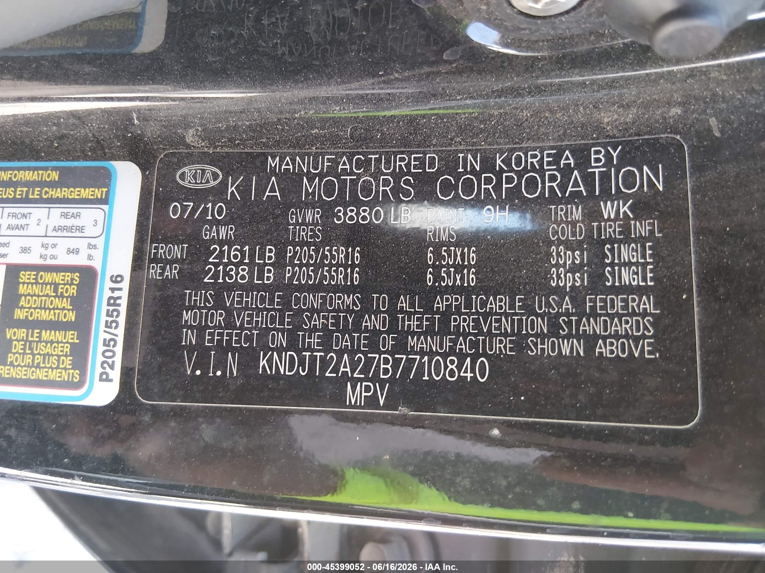2011 Kia Soul + Black vin: KNDJT2A27B7710840