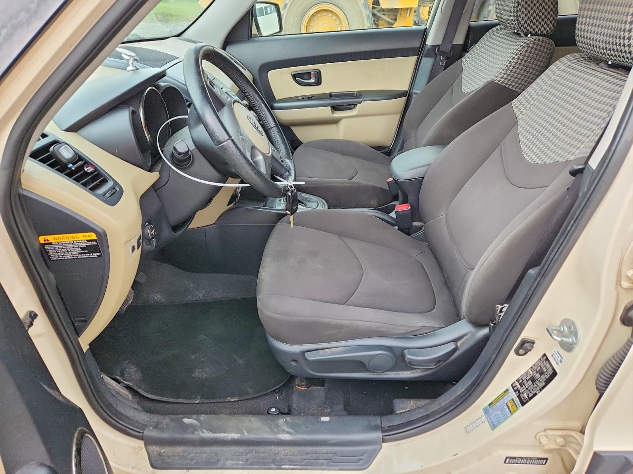 2011 Kia Soul ! Бежевый vin: KNDJT2A27B7713561