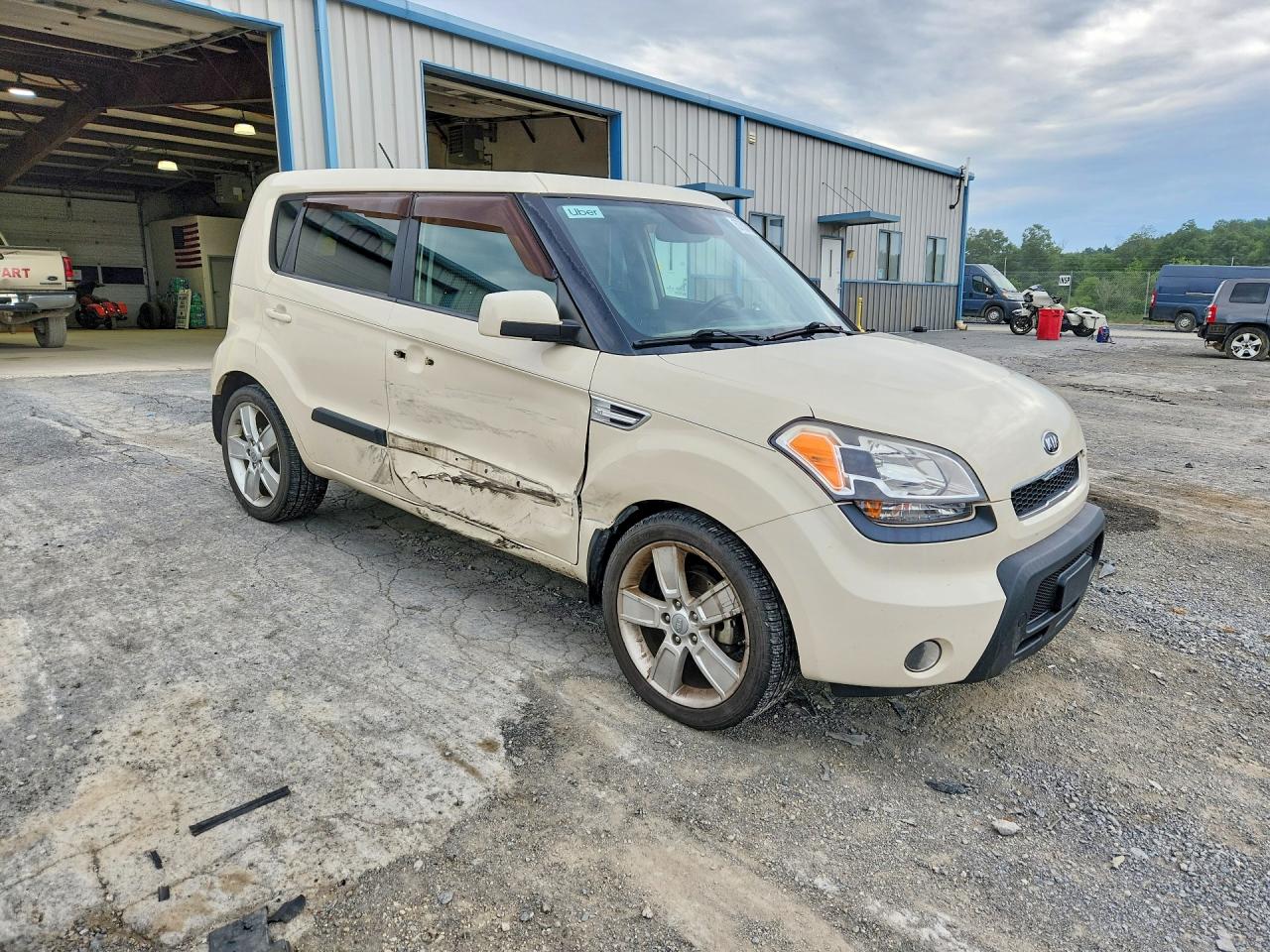 2011 Kia Soul ! Бежевый vin: KNDJT2A27B7713561