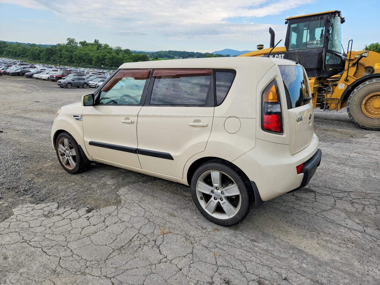 2011 Kia Soul ! Бежевый vin: KNDJT2A27B7713561
