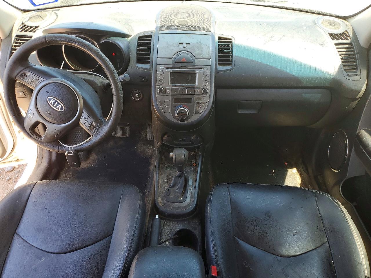 2011 Kia Soul + White vin: KNDJT2A27B7727119