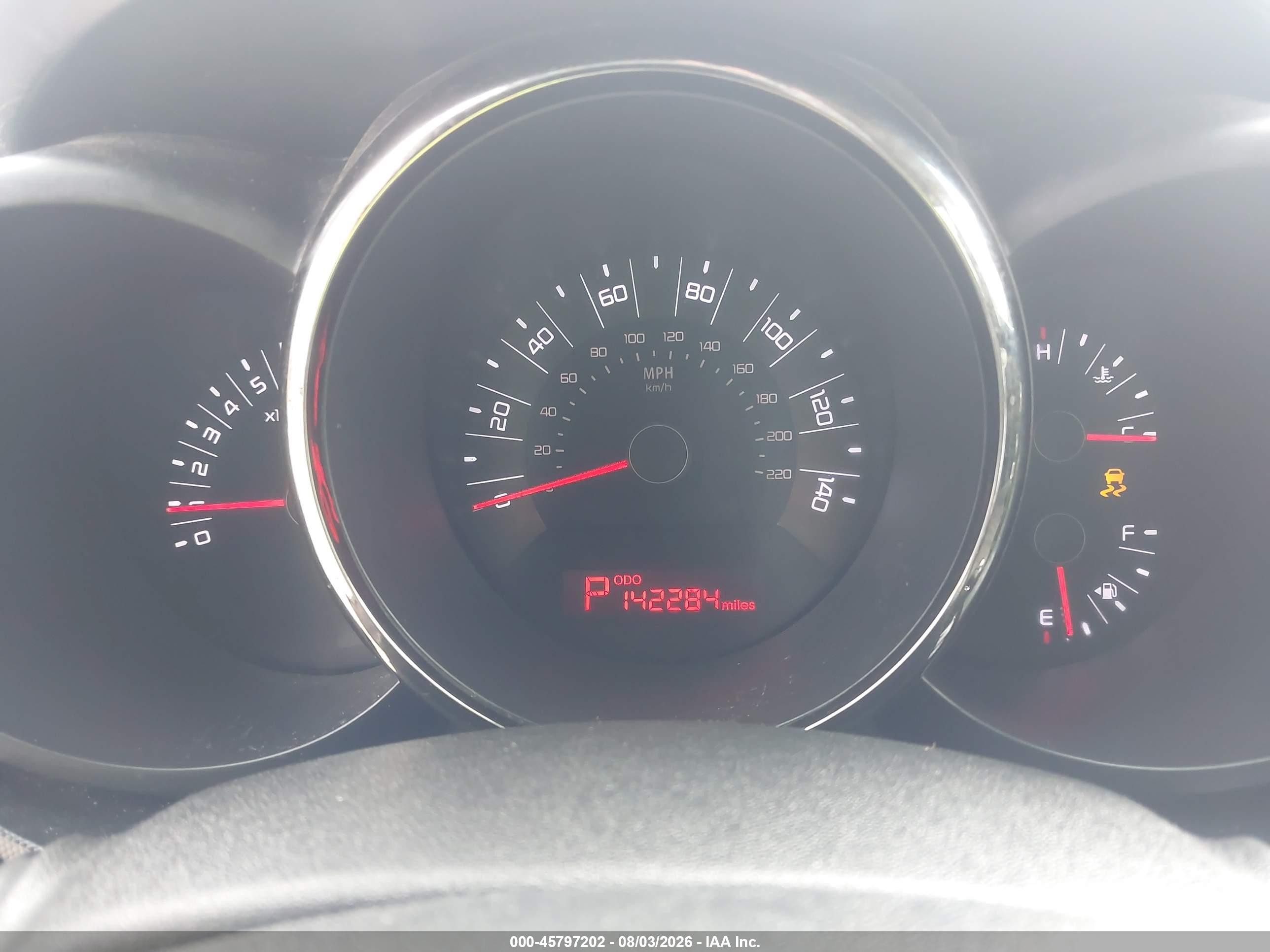 2011 Kia Soul + Black vin: KNDJT2A27B7735771