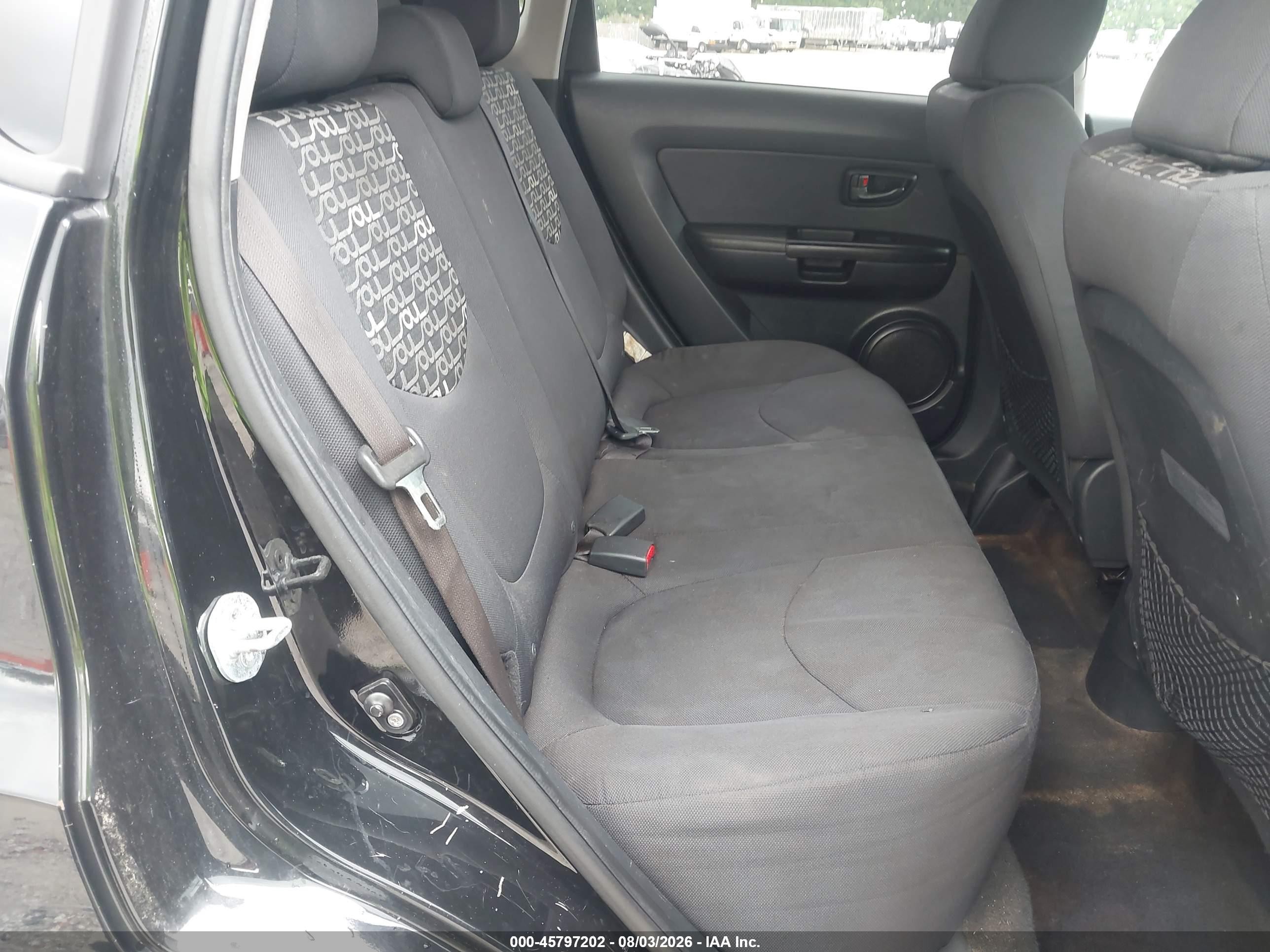 2011 Kia Soul + Black vin: KNDJT2A27B7735771