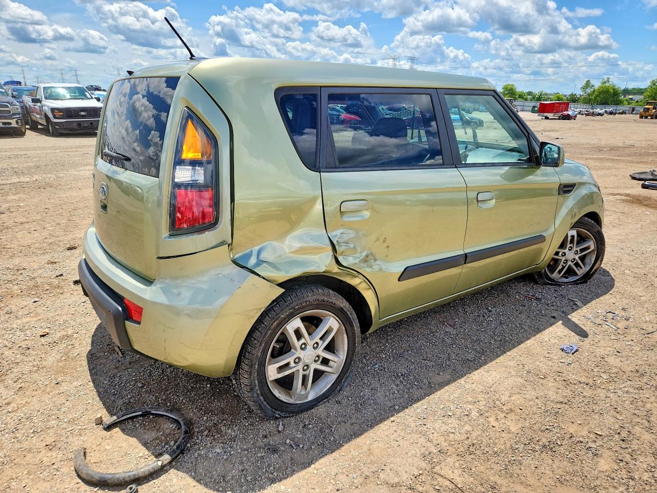 2010 Kia Soul + Зеленый vin: KNDJT2A28A7083063