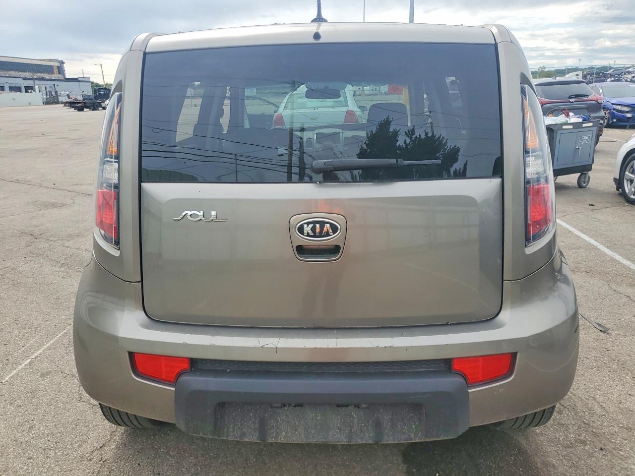 2010 Kia Soul + Серый vin: KNDJT2A28A7108396
