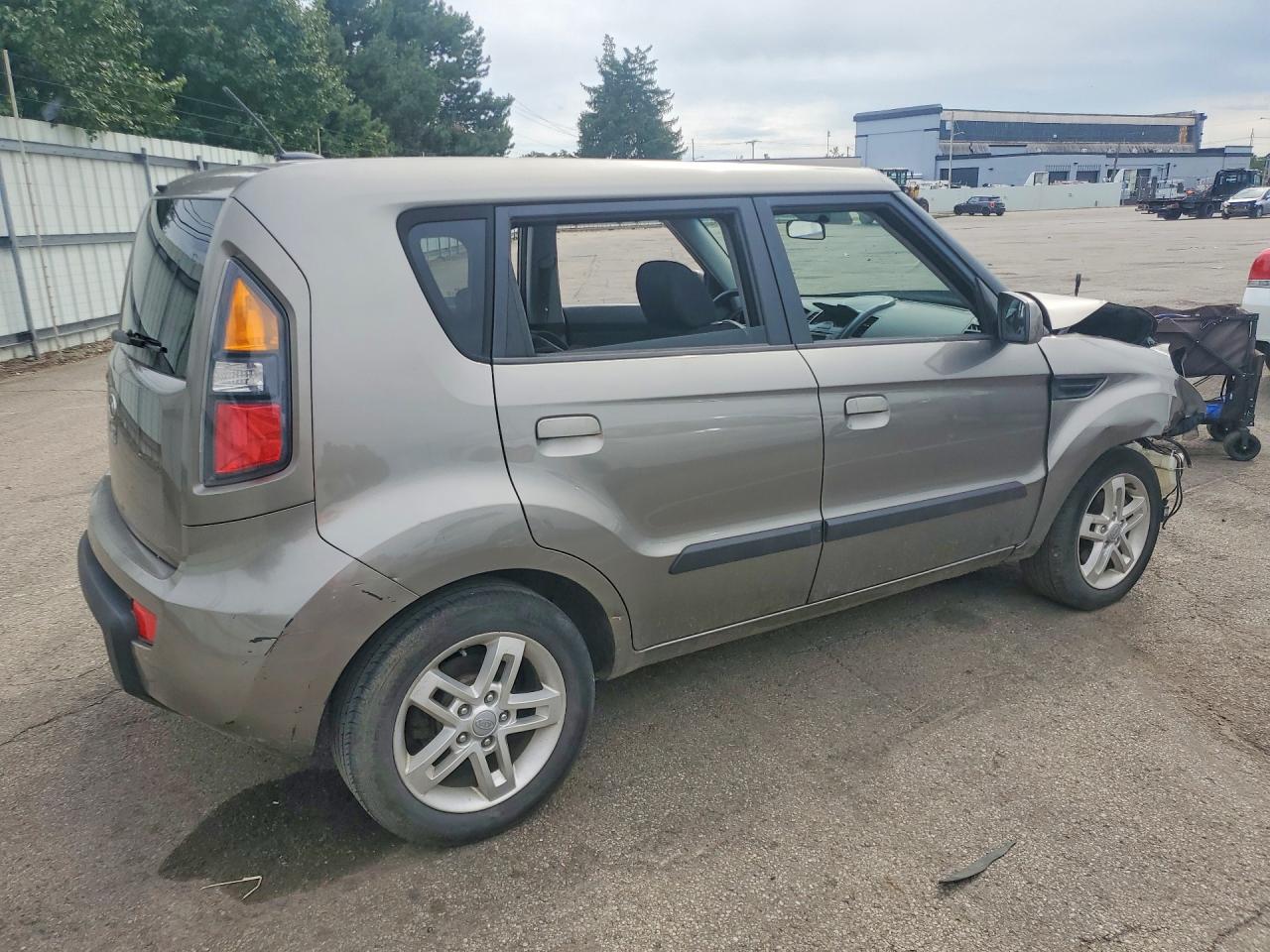 2010 Kia Soul + Серый vin: KNDJT2A28A7108396