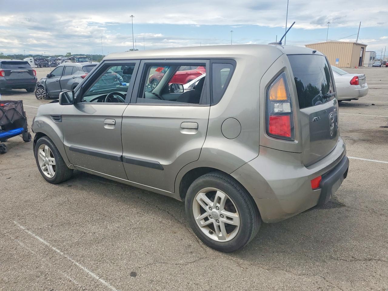 2010 Kia Soul + Серый vin: KNDJT2A28A7108396