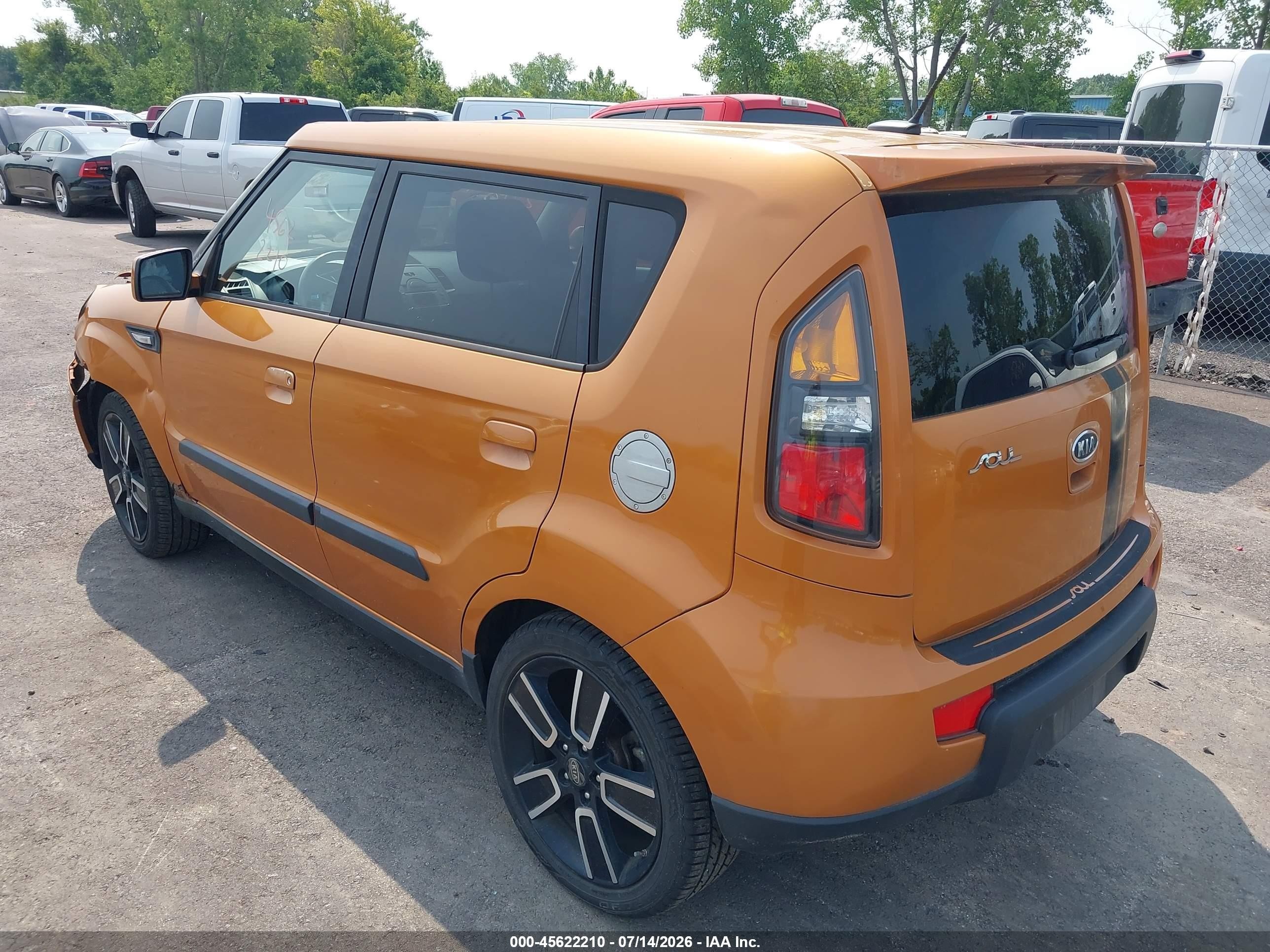 2010 Kia Soul + Orange vin: KNDJT2A28A7108866