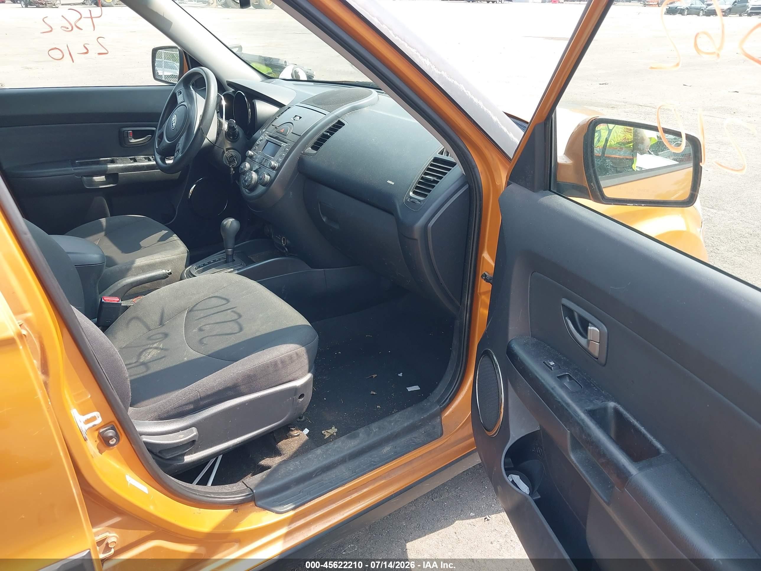 2010 Kia Soul + Orange vin: KNDJT2A28A7108866