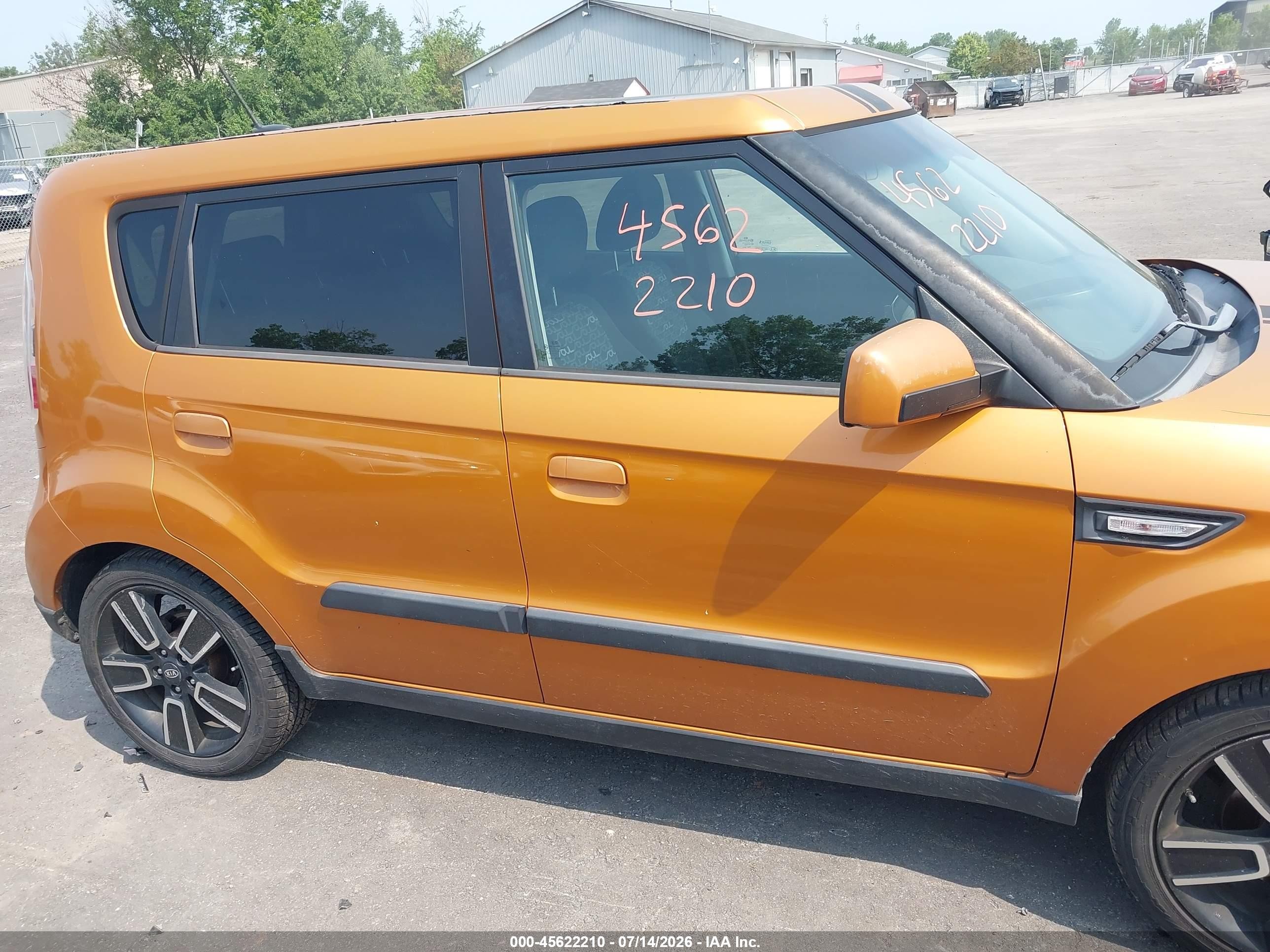 2010 Kia Soul + Orange vin: KNDJT2A28A7108866