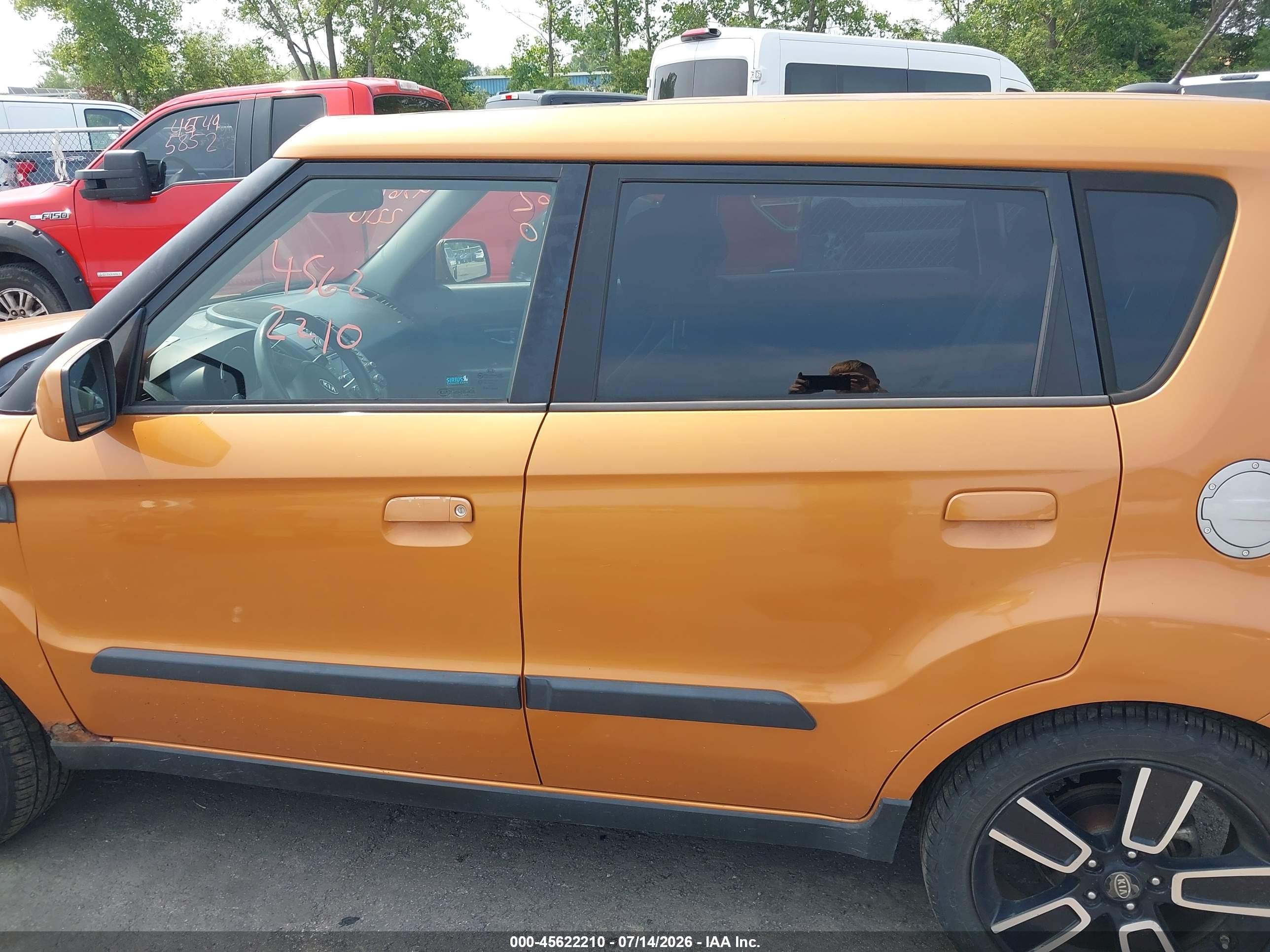 2010 Kia Soul + Orange vin: KNDJT2A28A7108866