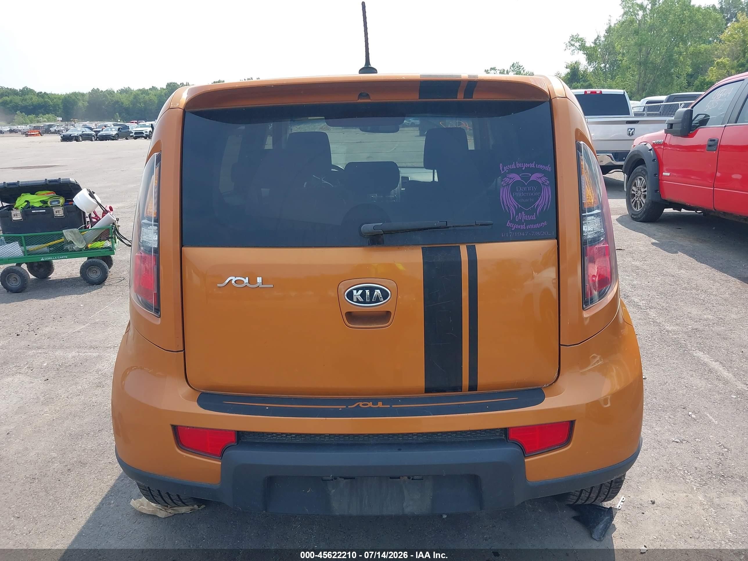 2010 Kia Soul + Orange vin: KNDJT2A28A7108866