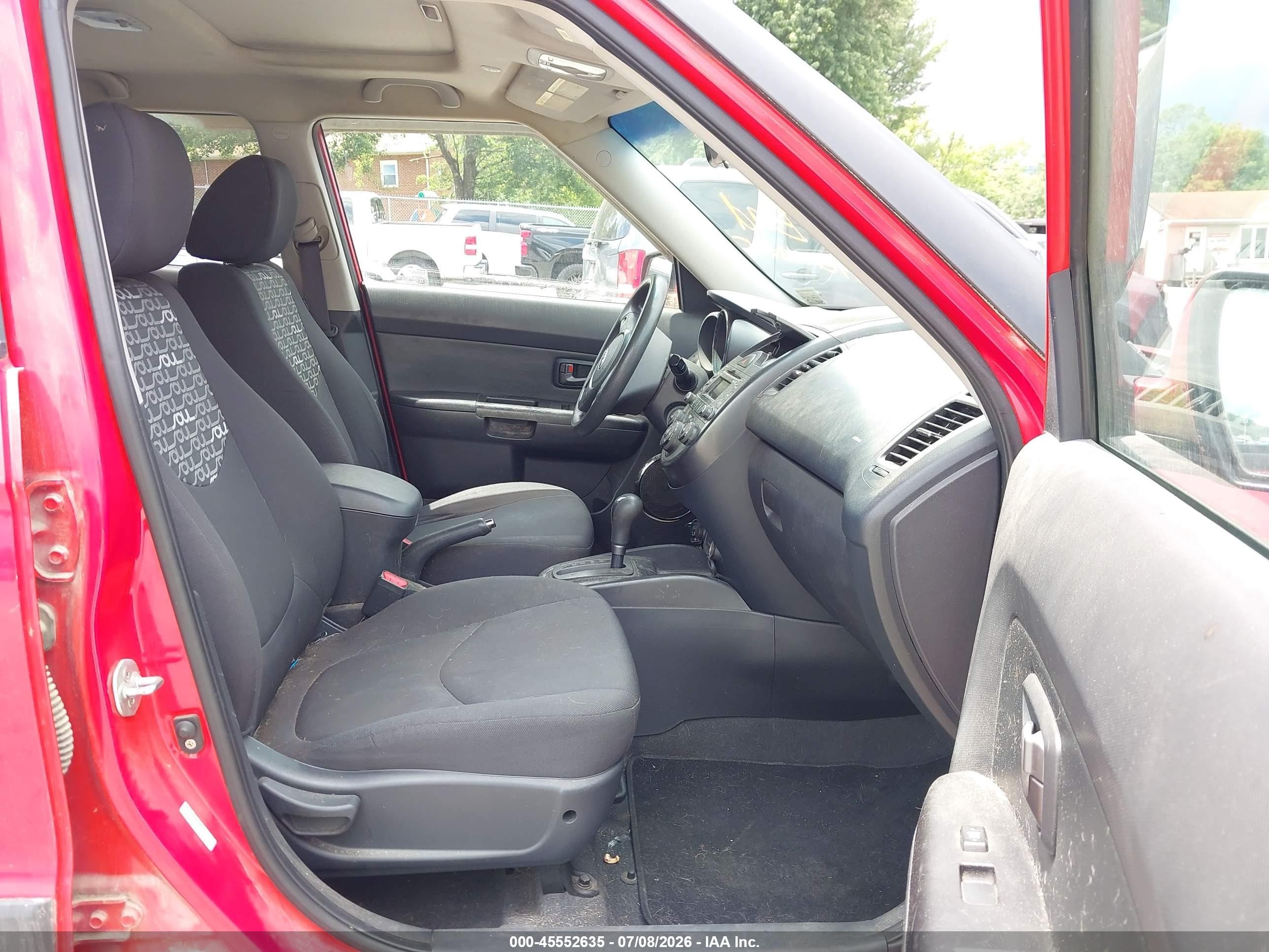 2010 Kia Soul + Red vin: KNDJT2A28A7112447