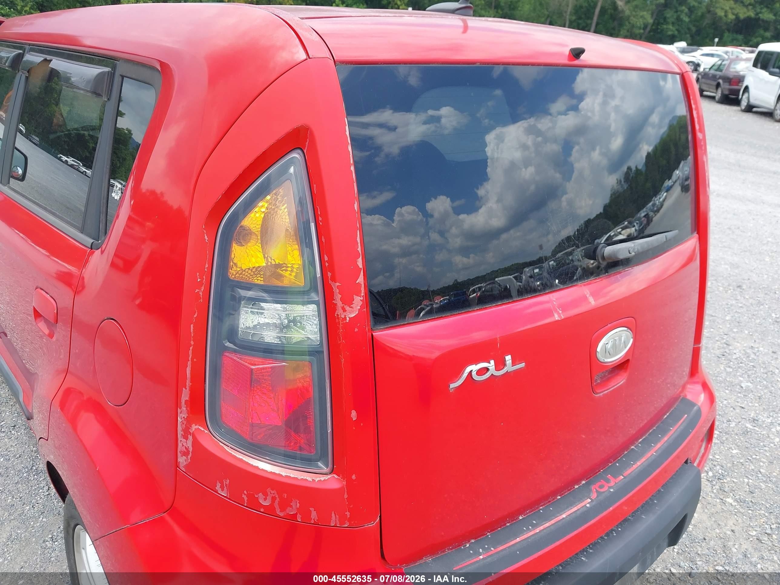 2010 Kia Soul + Red vin: KNDJT2A28A7112447