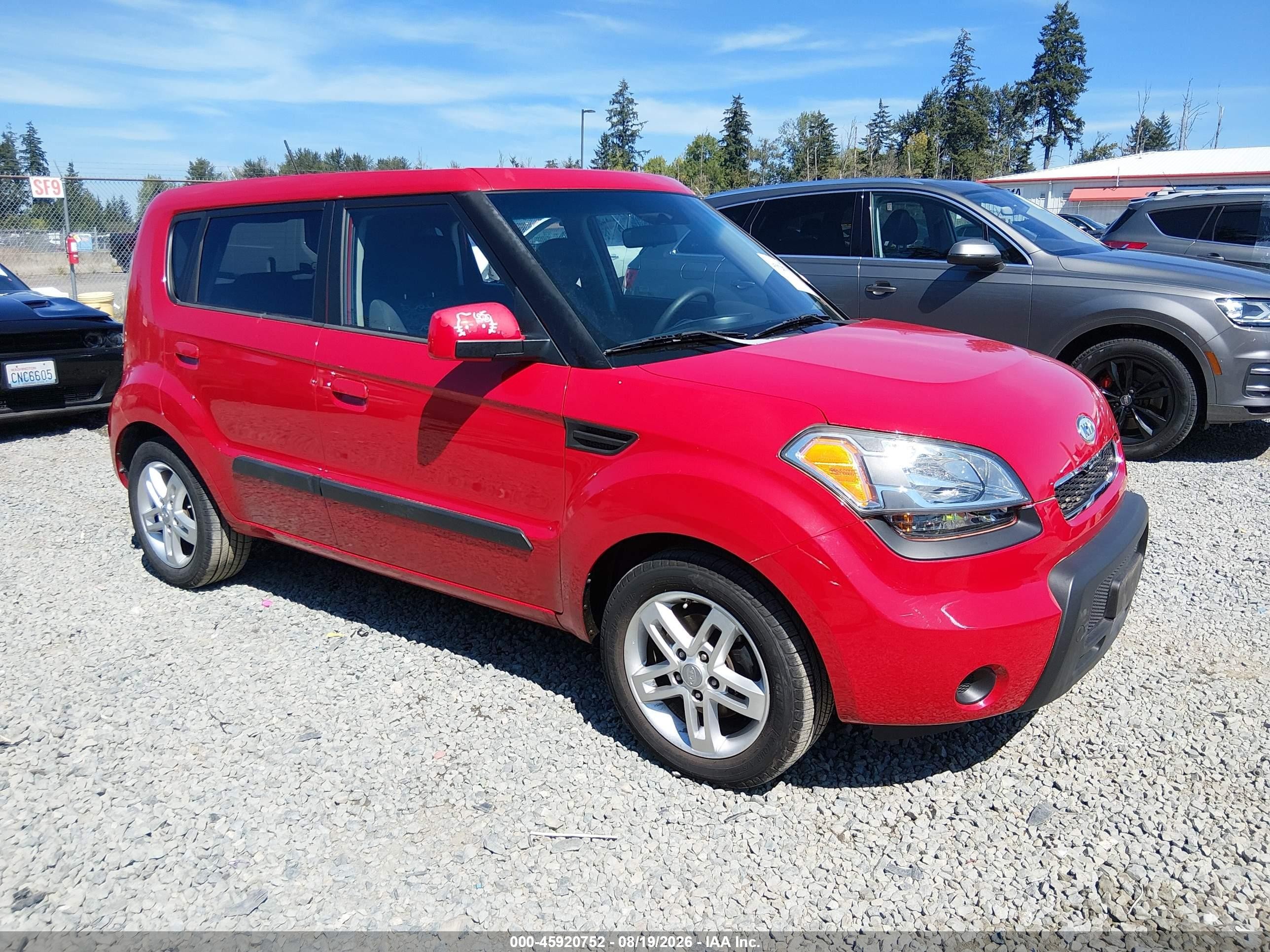 2010 Kia Soul + Red vin: KNDJT2A28A7146159