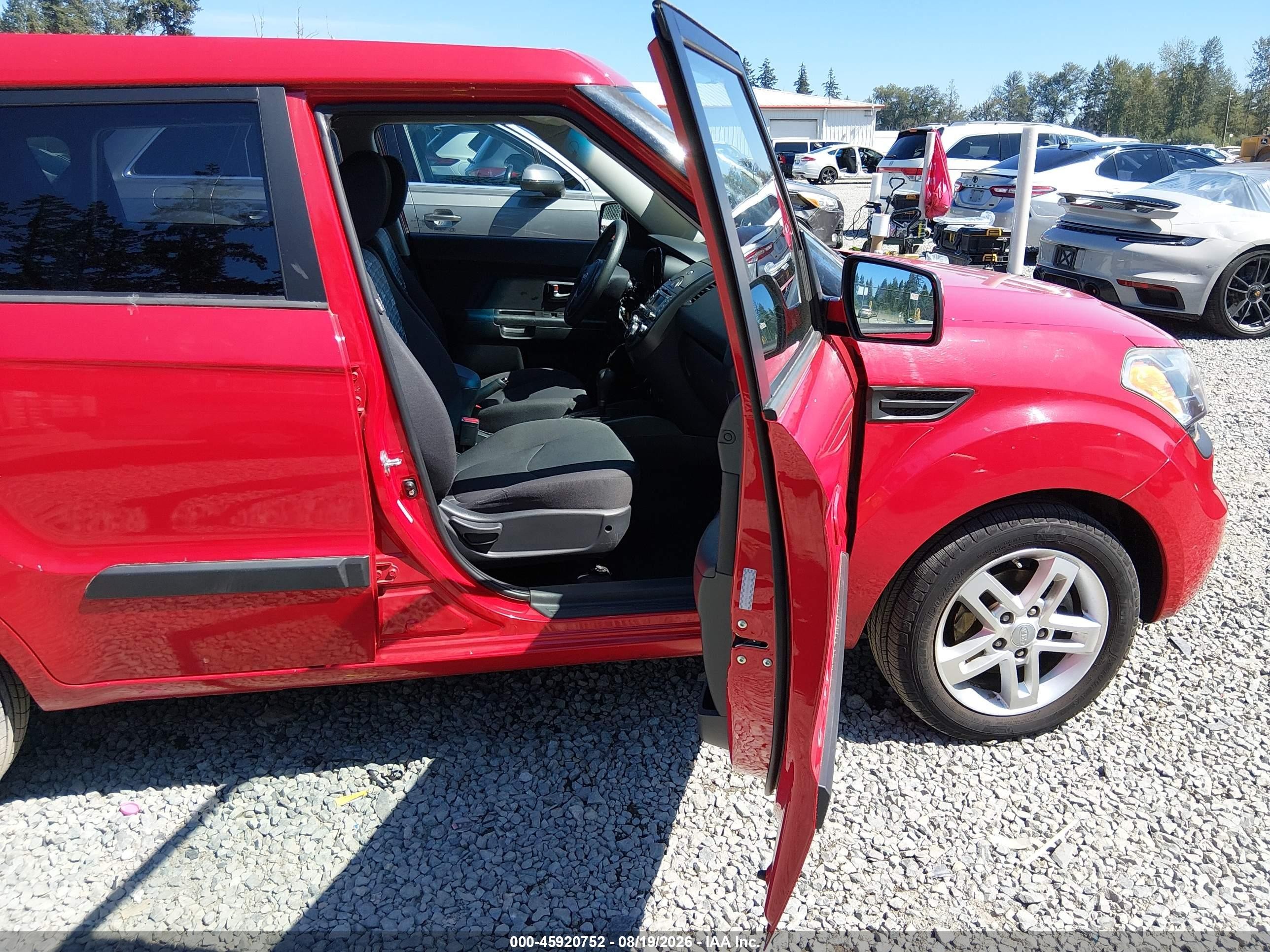 2010 Kia Soul + Red vin: KNDJT2A28A7146159