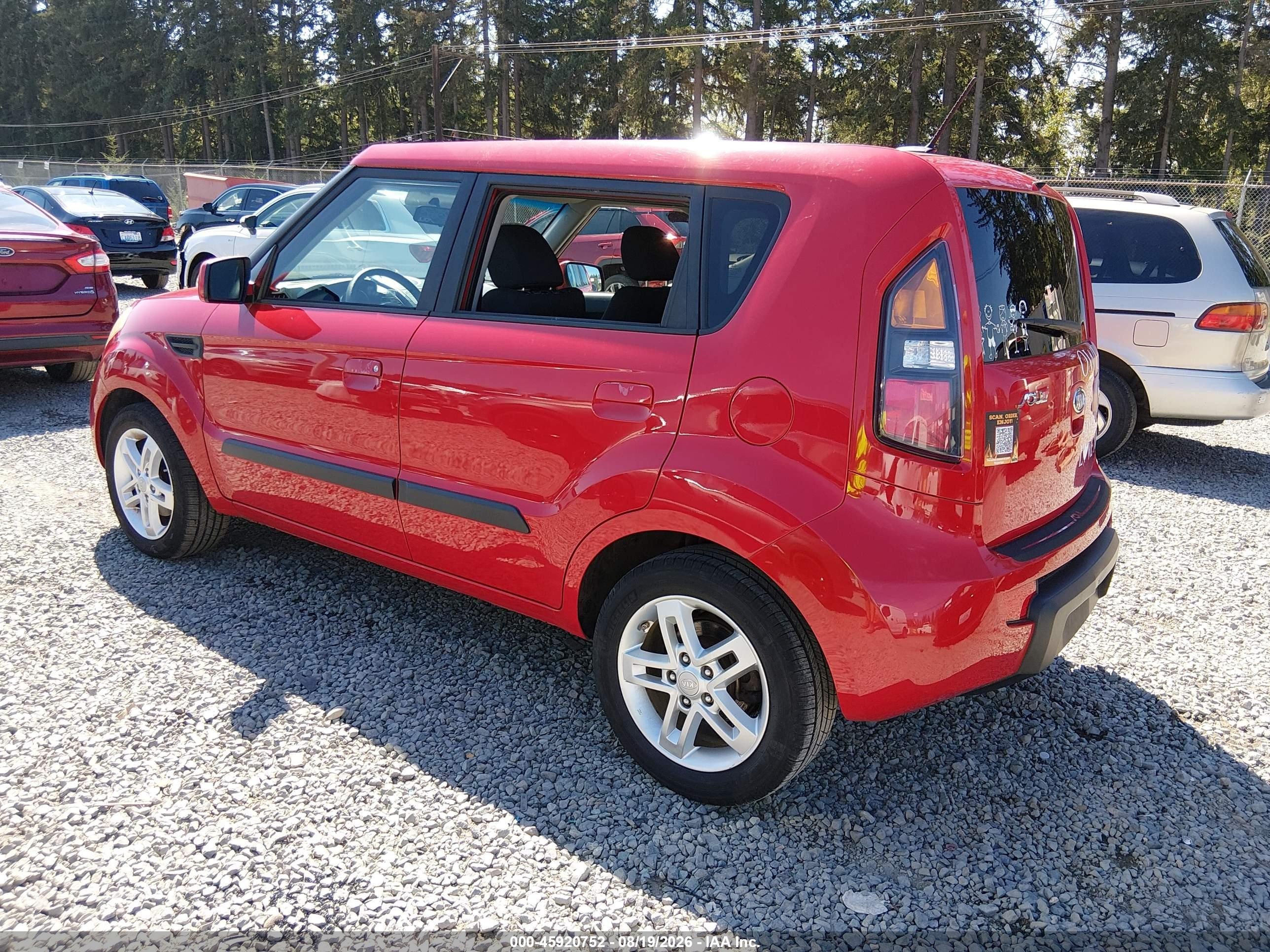 2010 Kia Soul + Red vin: KNDJT2A28A7146159