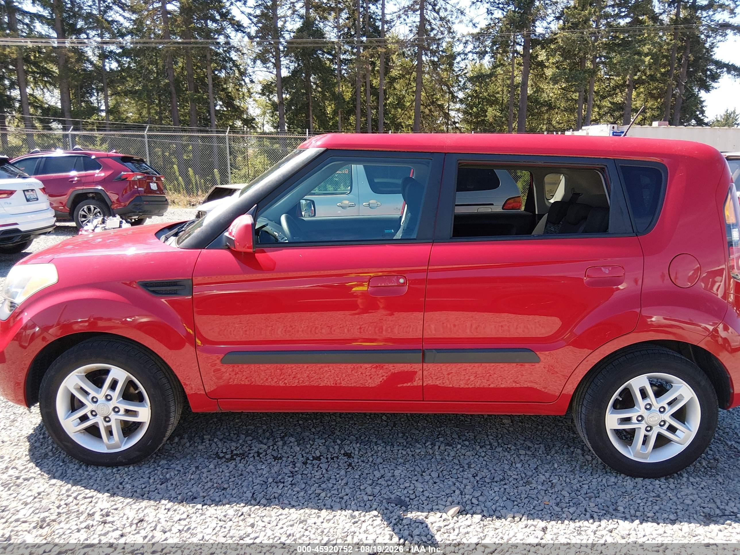 2010 Kia Soul + Red vin: KNDJT2A28A7146159