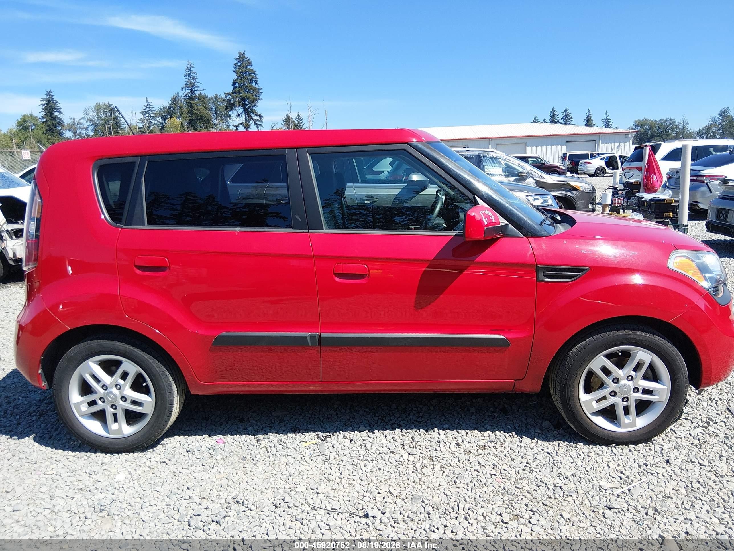 2010 Kia Soul + Red vin: KNDJT2A28A7146159