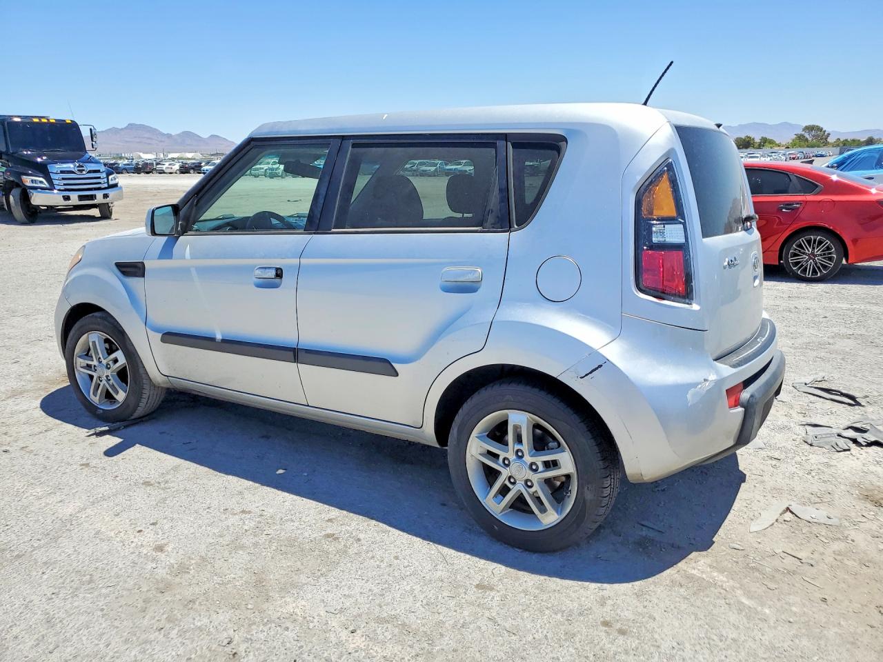 2010 Kia Soul + Silver vin: KNDJT2A28A7151233
