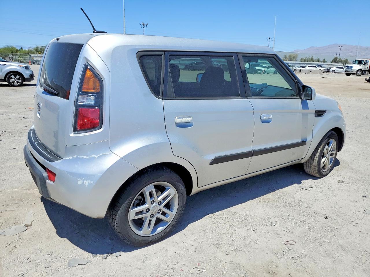 2010 Kia Soul + Silver vin: KNDJT2A28A7151233