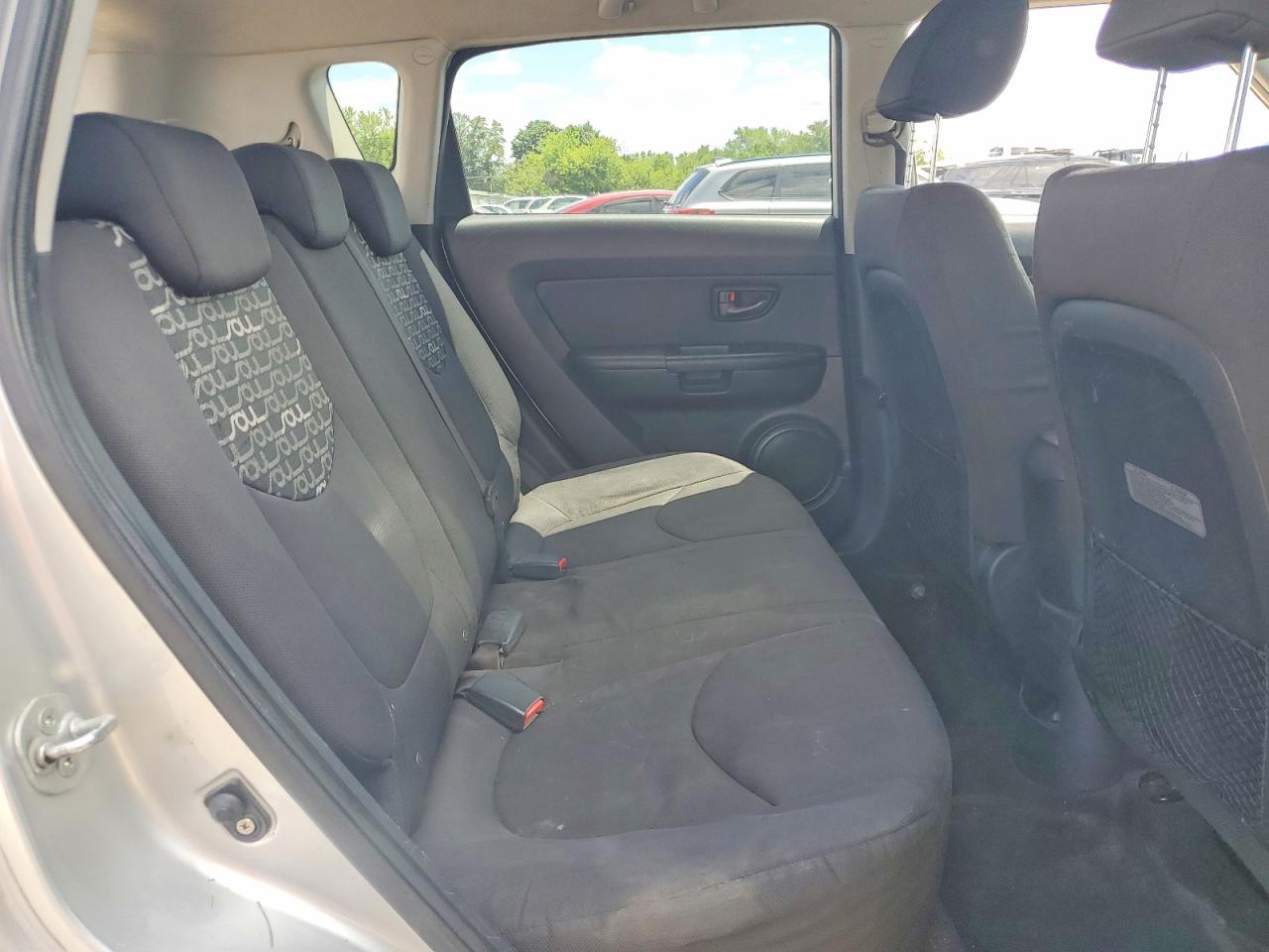 2010 Kia Soul Silver vin: KNDJT2A28A7155766