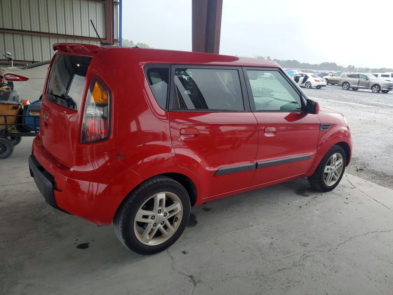2010 Kia Soul + Red vin: KNDJT2A28A7161647
