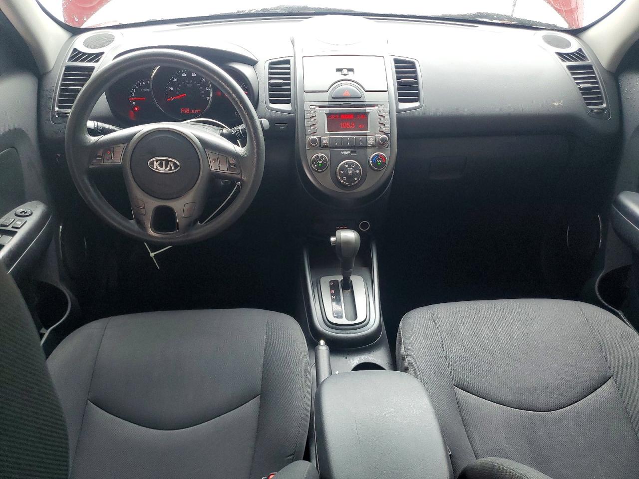 2010 Kia Soul + Red vin: KNDJT2A28A7161647