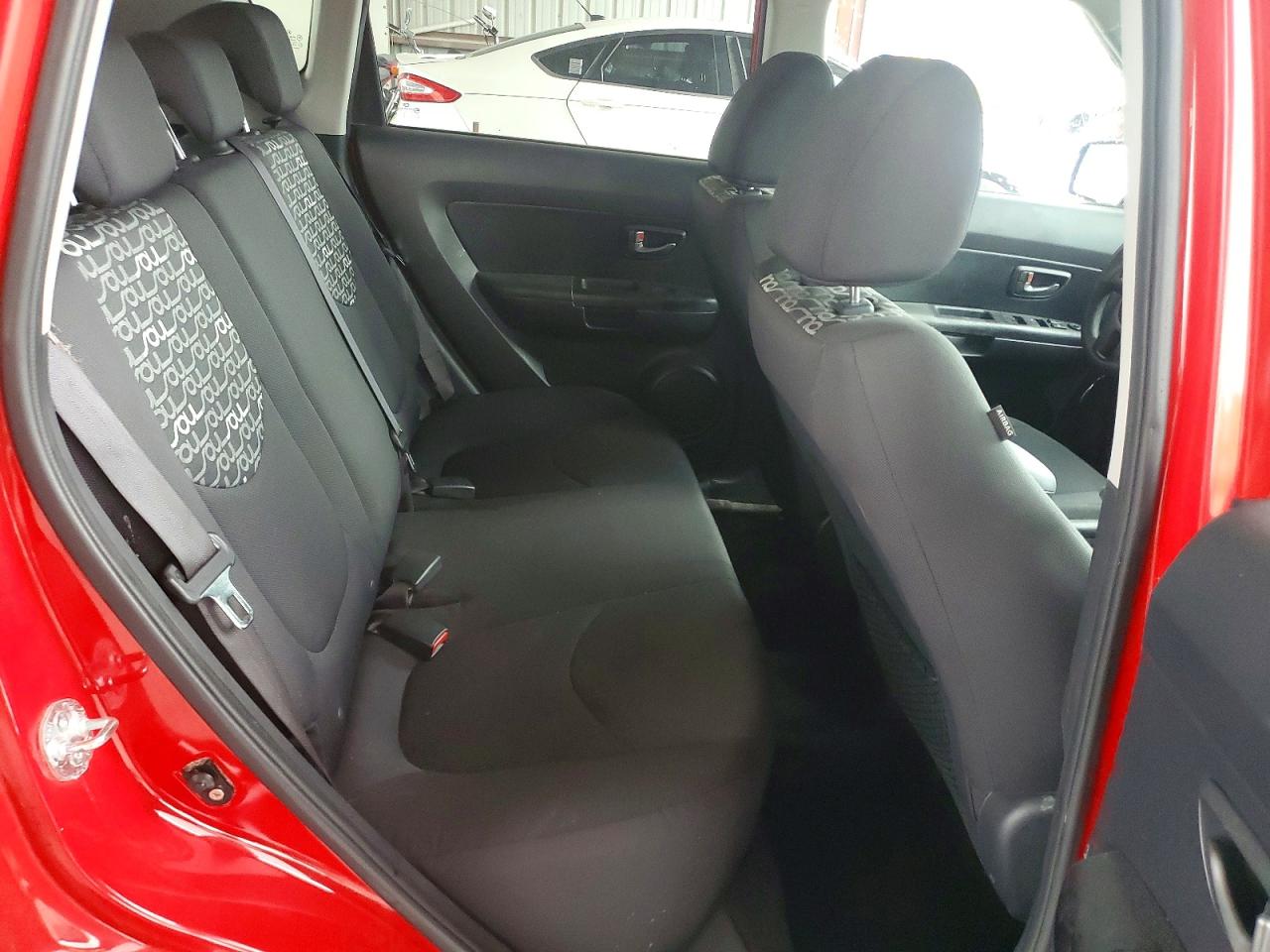 2010 Kia Soul + Red vin: KNDJT2A28A7161647