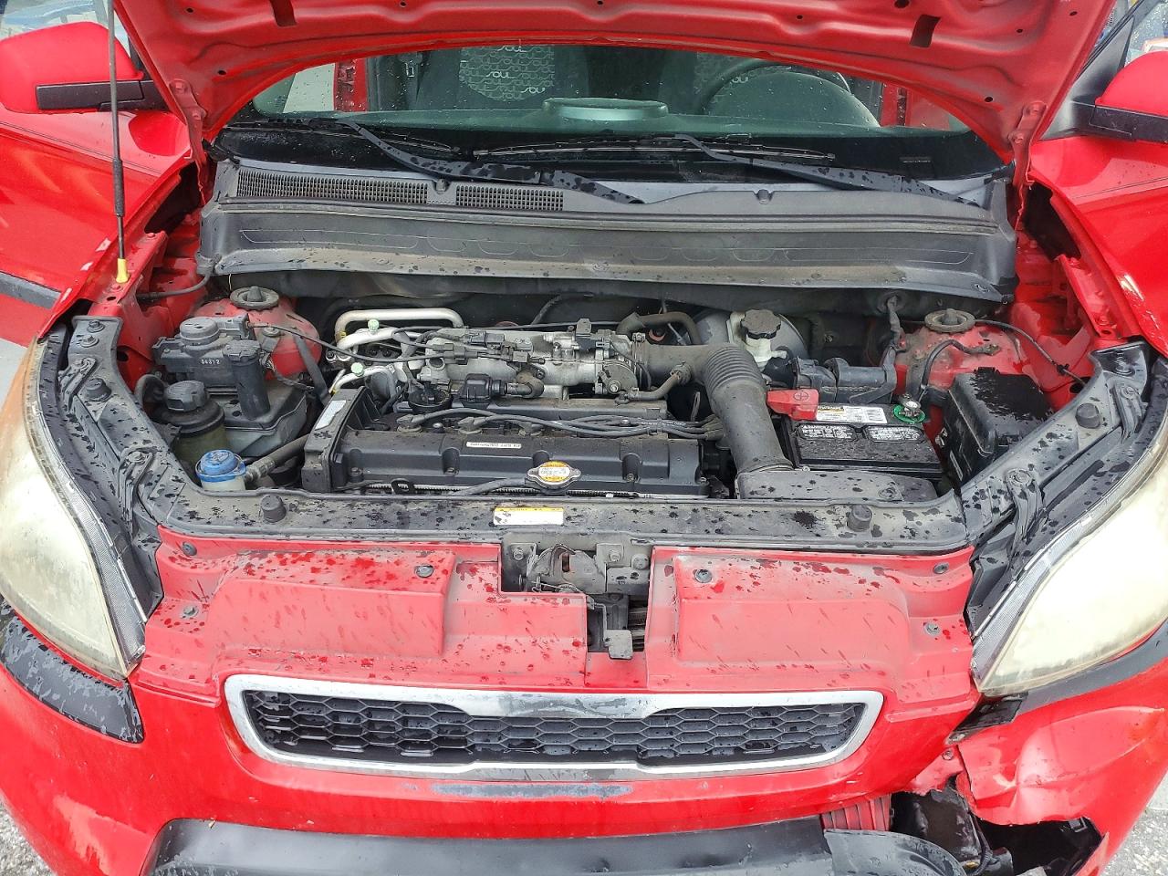 2010 Kia Soul + Red vin: KNDJT2A28A7161647