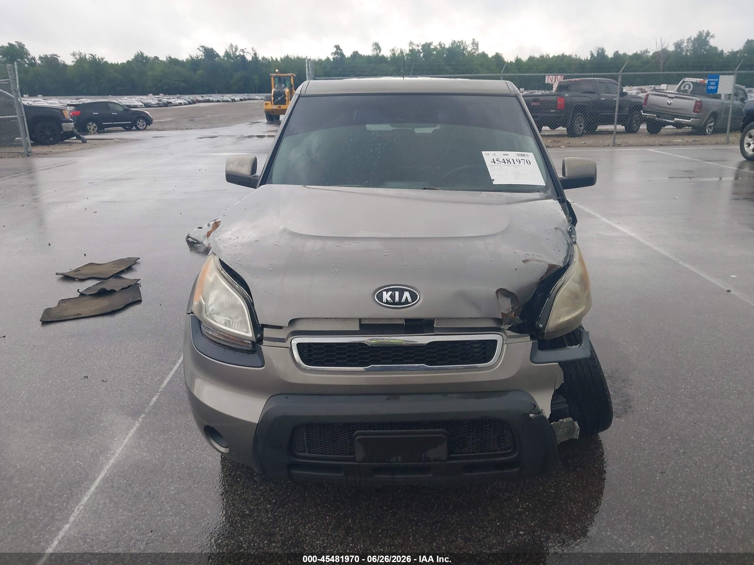 2010 Kia Soul + Gray vin: KNDJT2A28A7172339