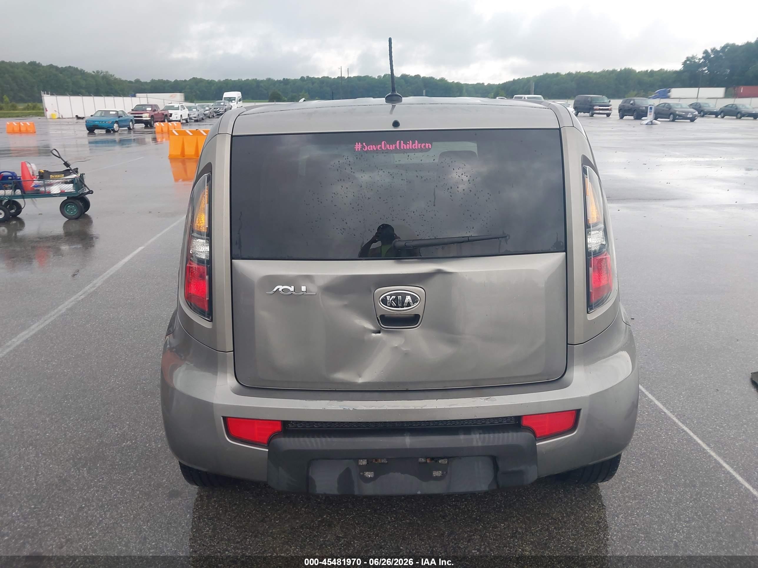 2010 Kia Soul + Gray vin: KNDJT2A28A7172339