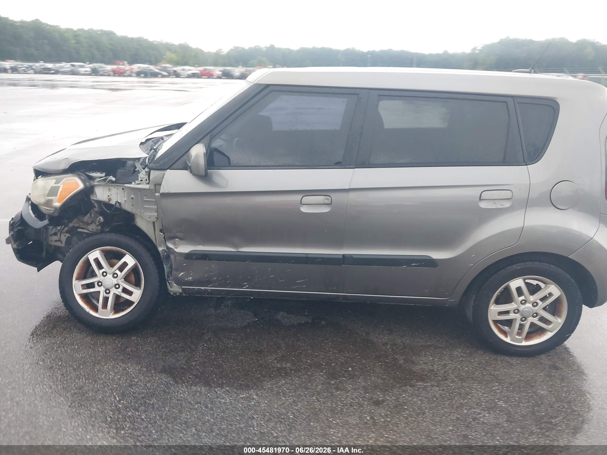 2010 Kia Soul + Gray vin: KNDJT2A28A7172339
